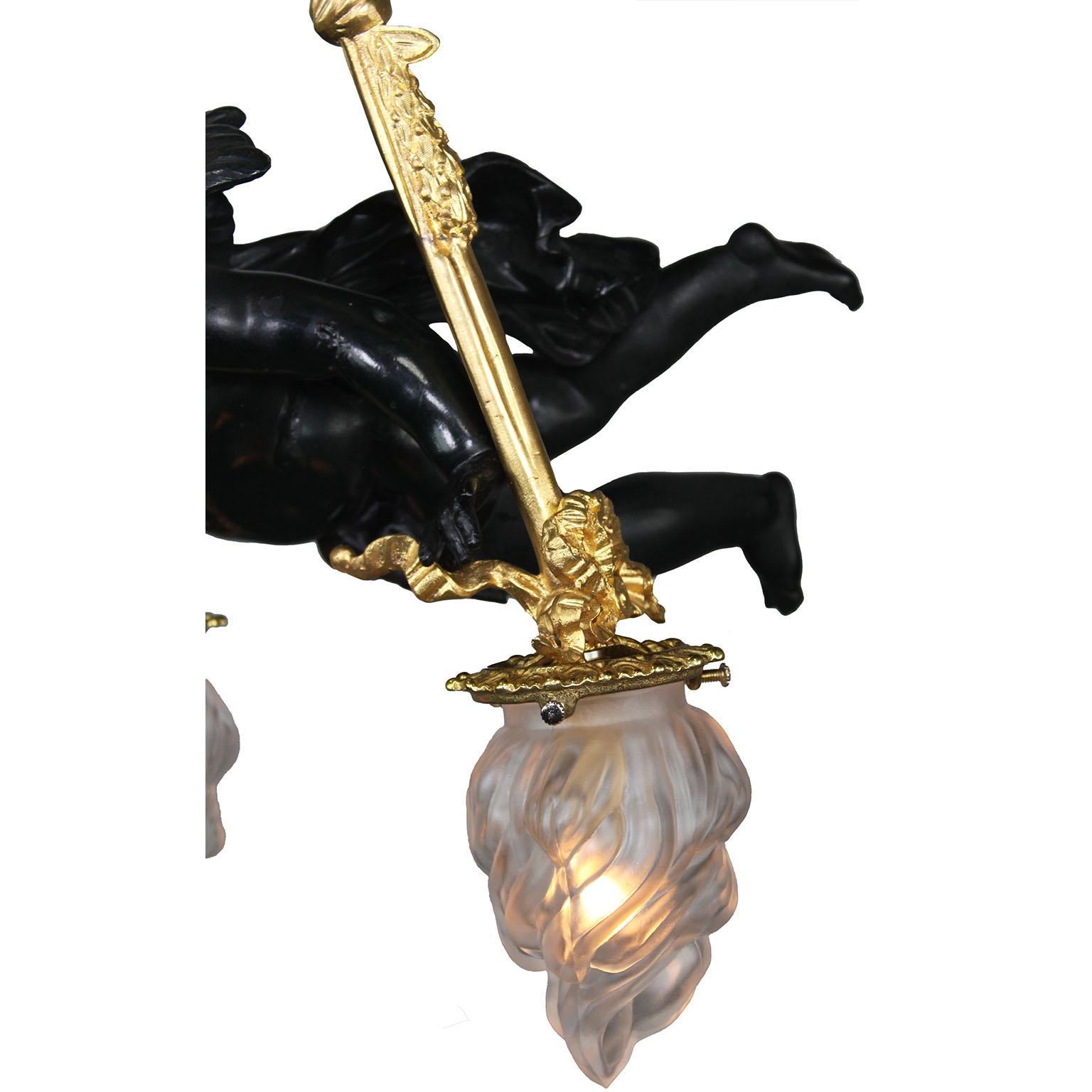 Métal Lustre à chérubin à 3 lumières en bronze patiné français 19e/20e siècle Belle Époque en vente