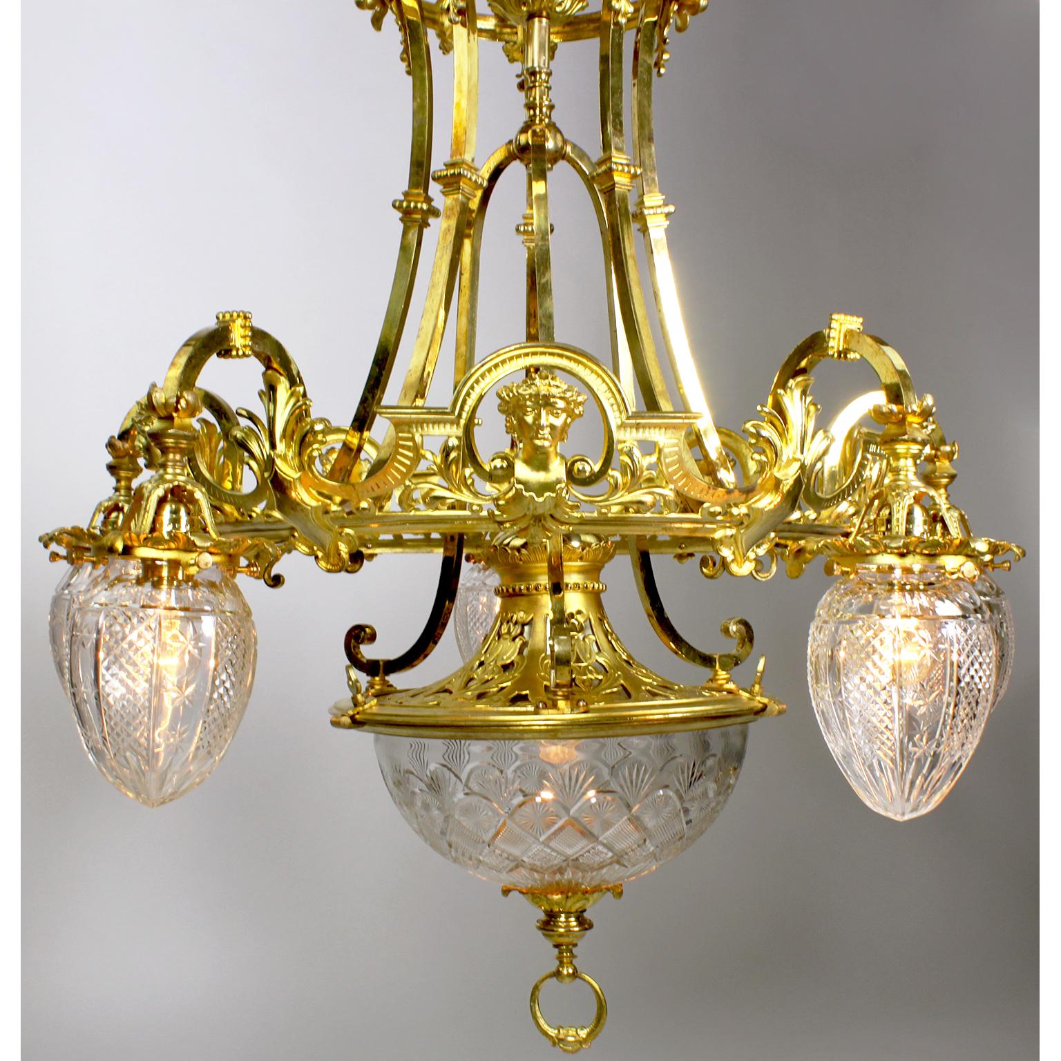 Belle Époque Lustre à 6 lumières en bronze doré et verre taillé Belle poque du XIXe-XXe siècle français en vente