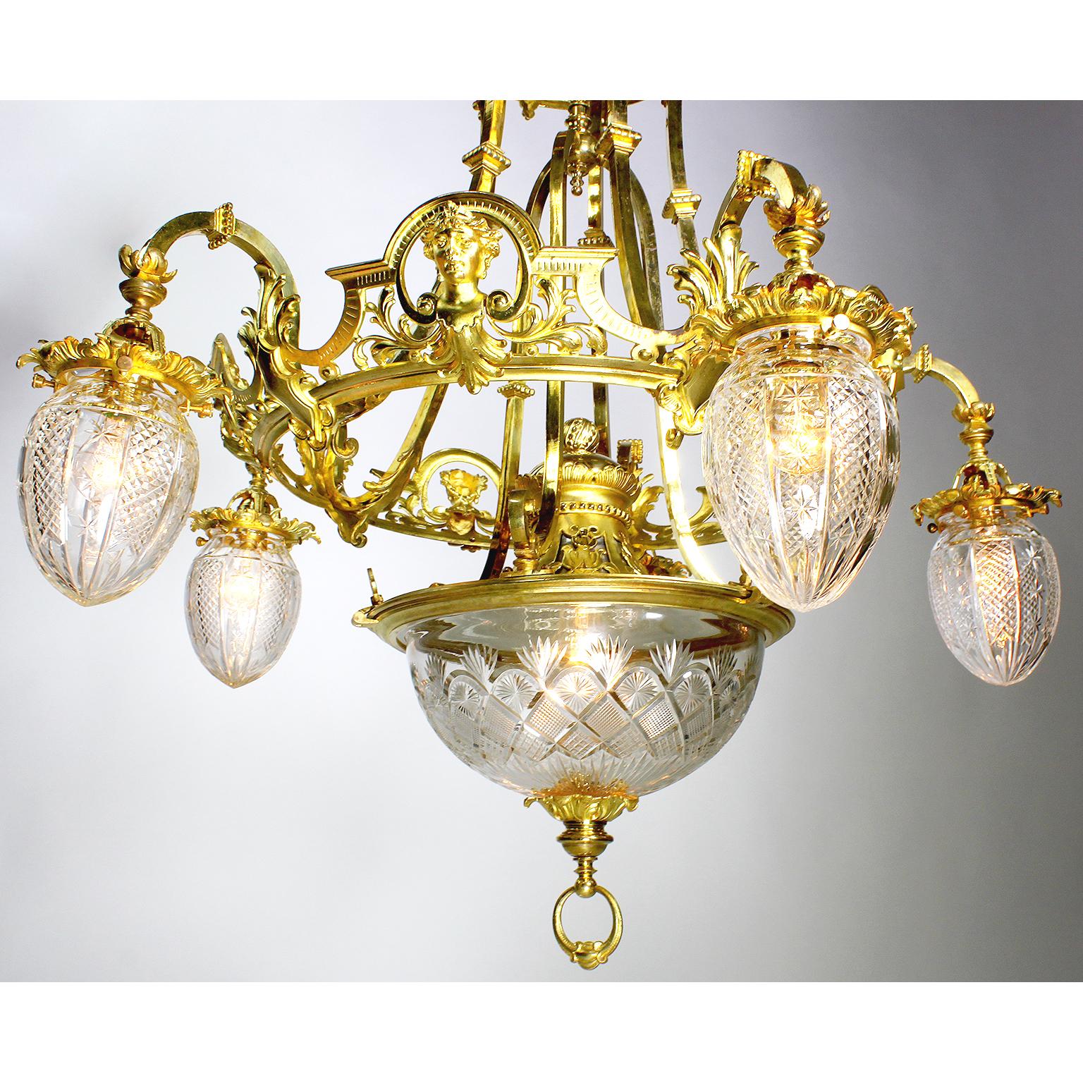 Français Lustre à 6 lumières en bronze doré et verre taillé Belle poque du XIXe-XXe siècle français en vente