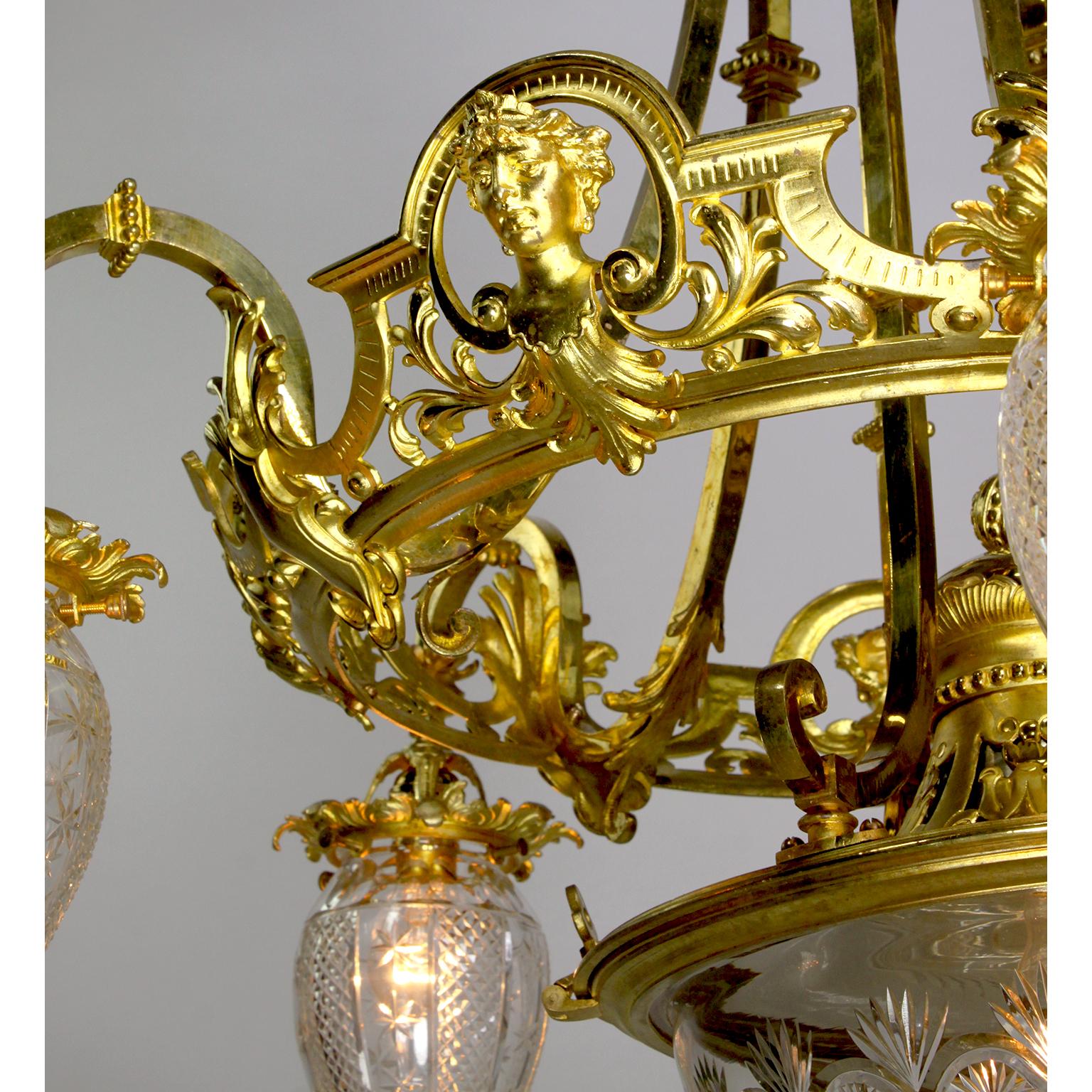 6-flammiger Kronleuchter aus vergoldeter Bronze und geschliffenem Glas aus der Belle Poque des 19. und 20. Jahrhunderts (Radiert) im Angebot