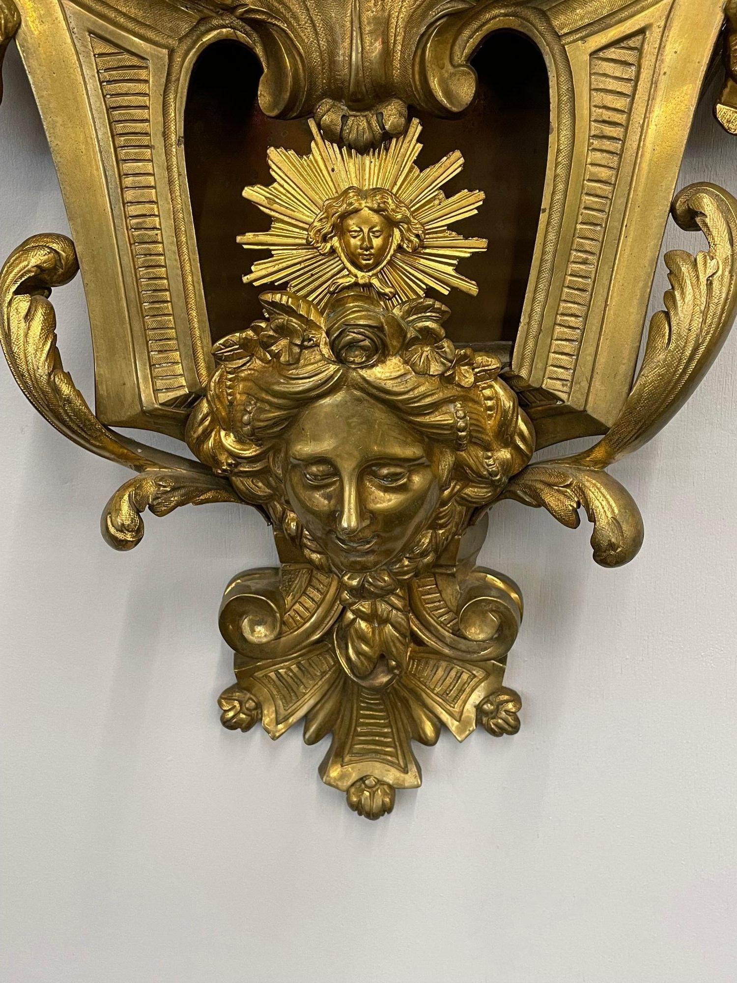 Acier Pendule de cheminée française en bronze du XIXe/XXe siècle, figurative, dorée en vente