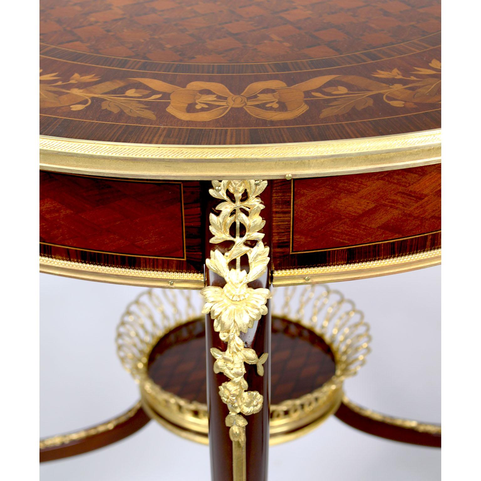 Bronze Table circulaire en marqueterie et bronze doré, d'après François Linke, du 19e au 20e siècle. en vente