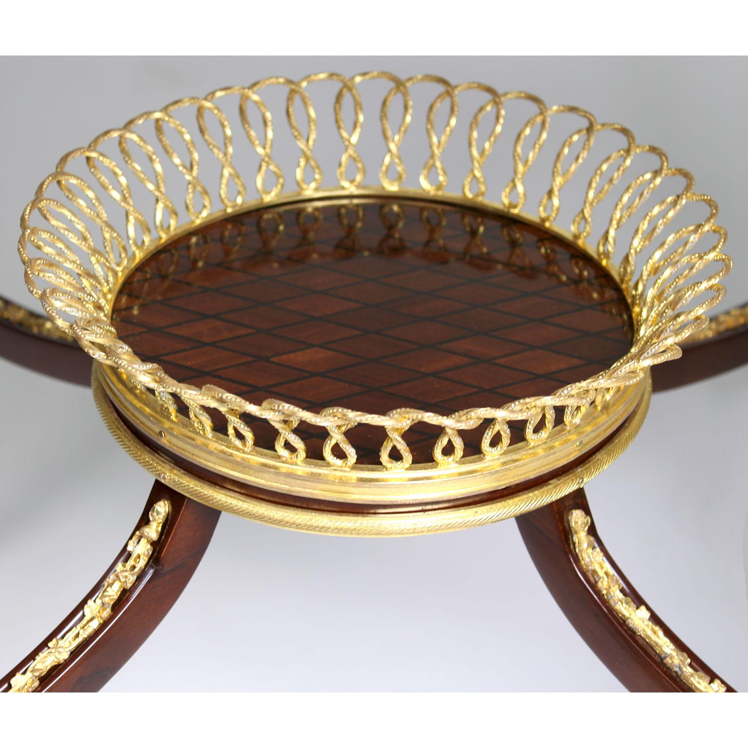 Table circulaire en marqueterie et bronze doré, d'après François Linke, du 19e au 20e siècle. en vente 1