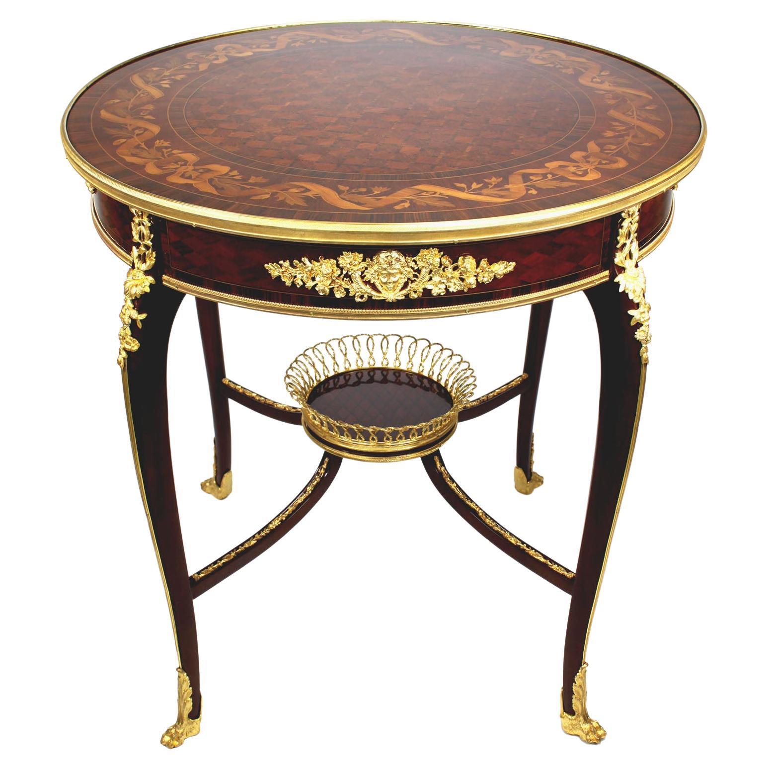Table circulaire en marqueterie et bronze doré, d'après François Linke, du 19e au 20e siècle.