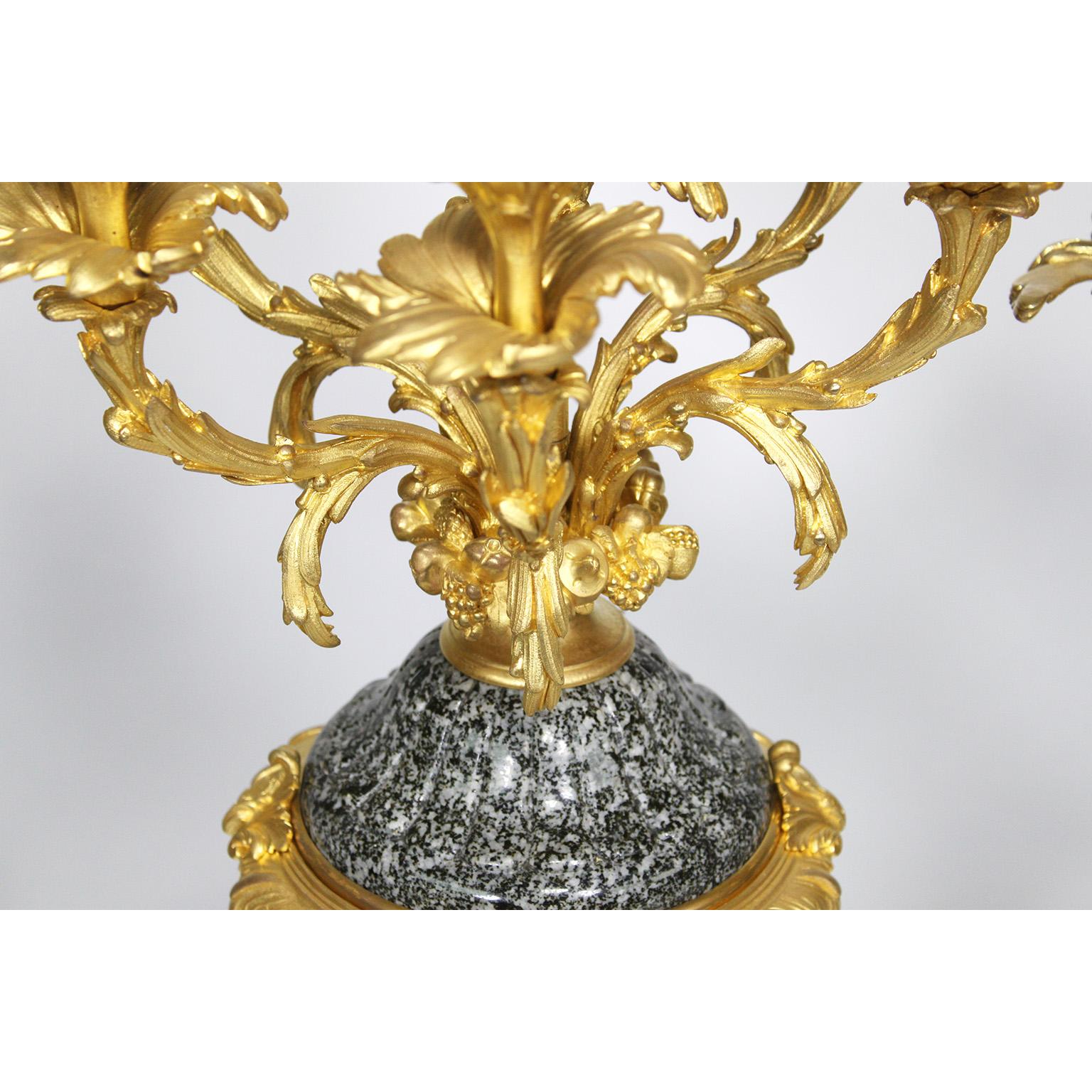 Raffinato set di candelabri a tre pezzi in stile Luigi XV del XIX/20° secolo. in vendita 2