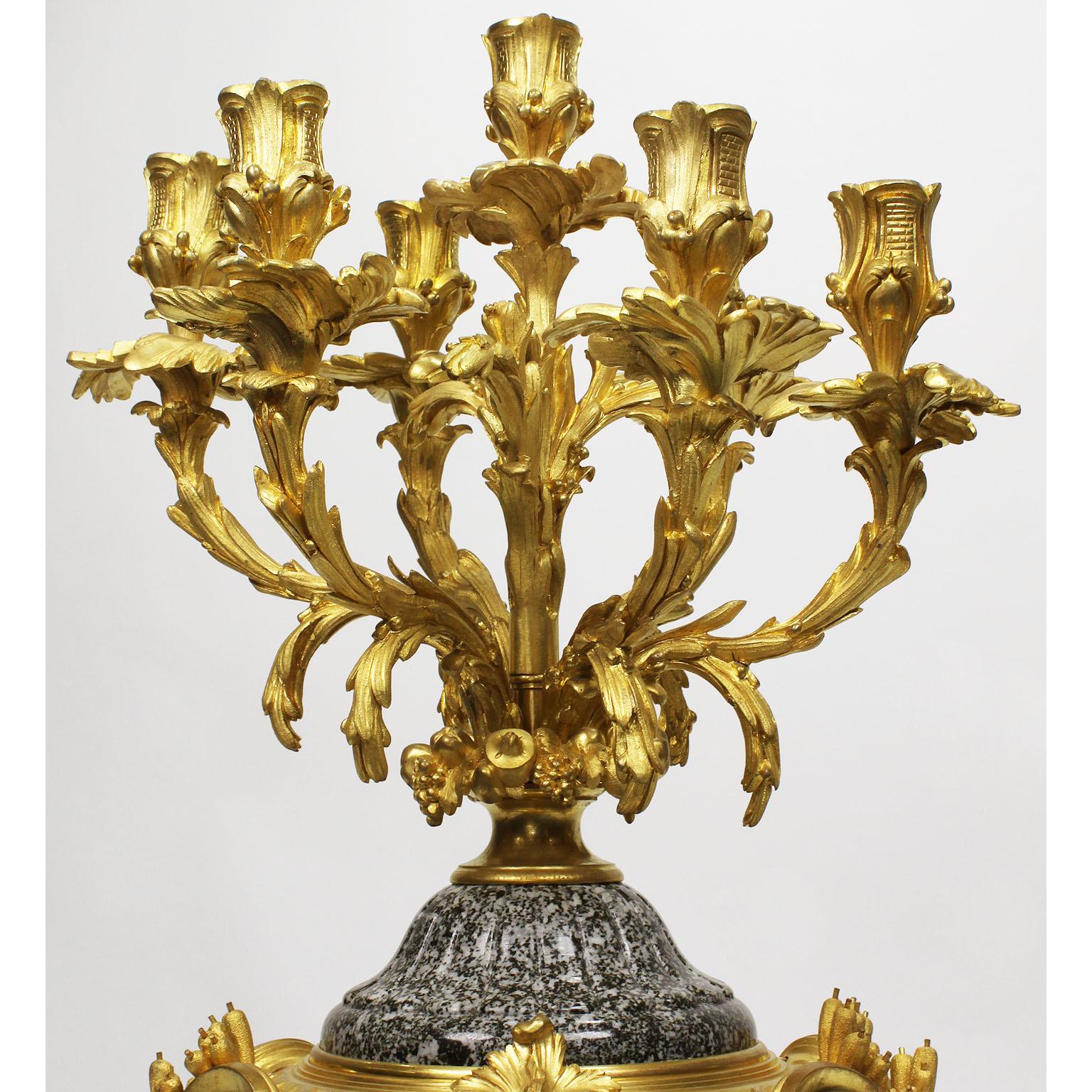 Raffinato set di candelabri a tre pezzi in stile Luigi XV del XIX/20° secolo. in vendita 4