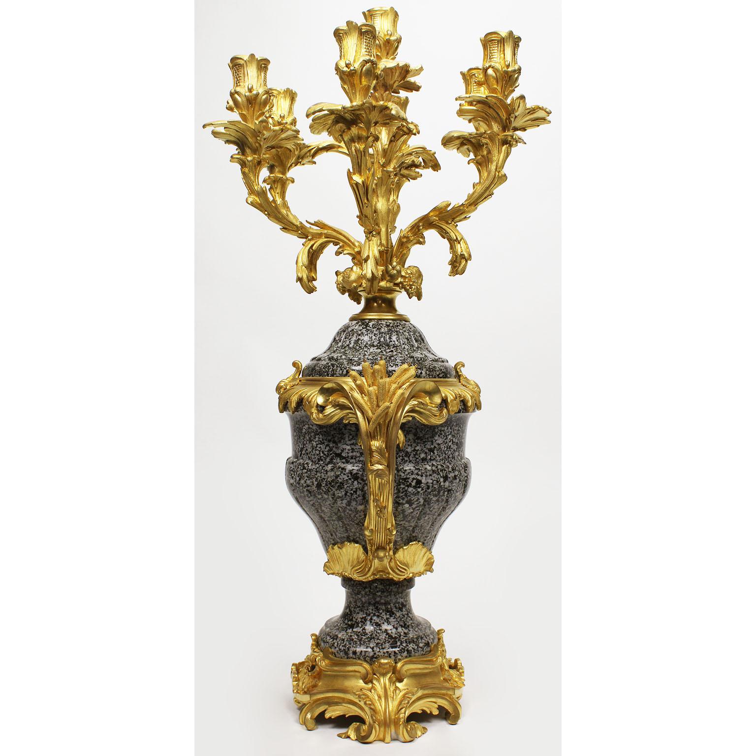 Raffinato set di candelabri a tre pezzi in stile Luigi XV del XIX/20° secolo. in vendita 11