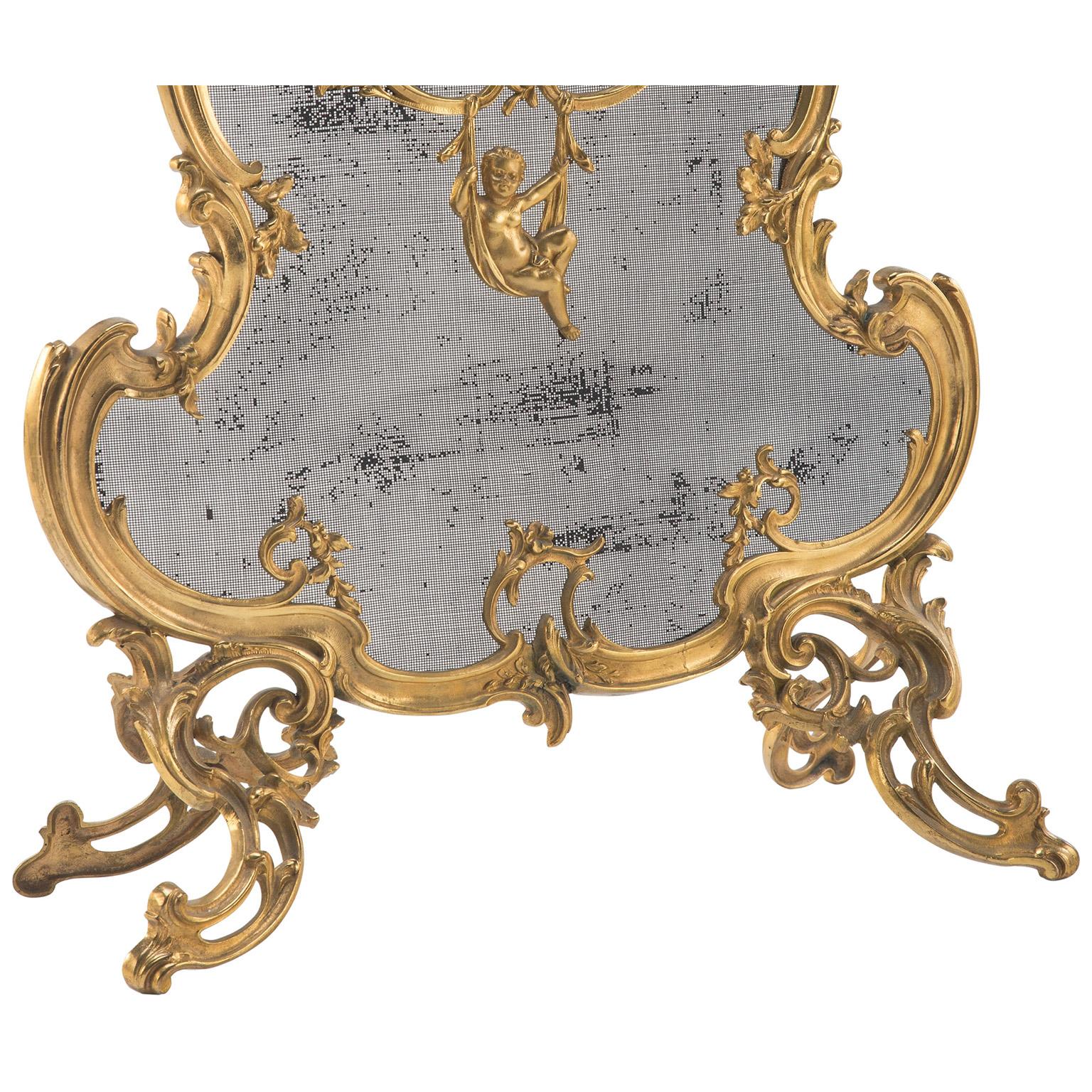 Figuraler Kaminschirm aus vergoldeter Bronze im Louis XV.-Stil des 19. und 20. Jahrhunderts (Metall) im Angebot