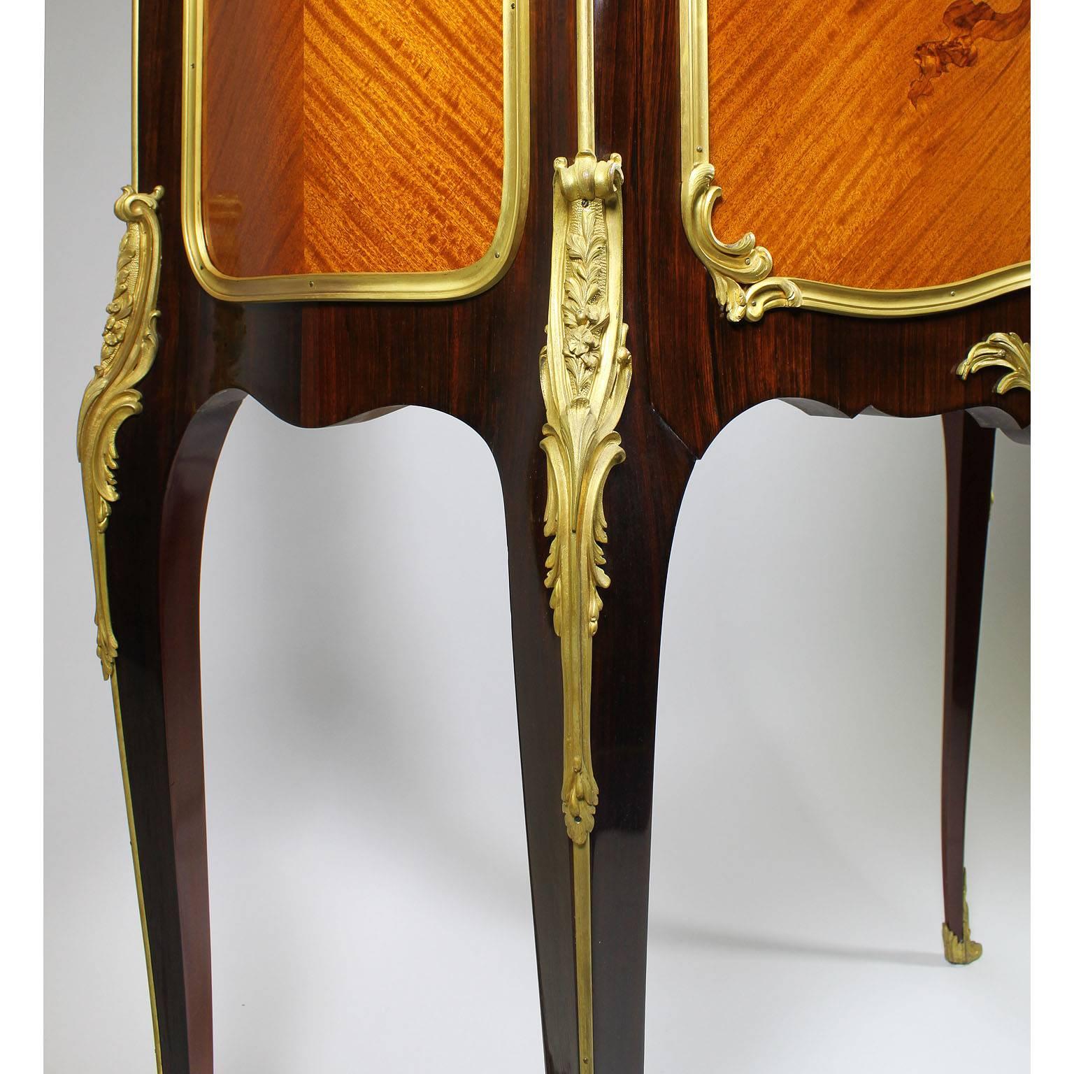 Cabinet Français de Style Louis XV du 19ème-20ème Siècle Monté en Bronze Doré et en Marqueterie en vente 3