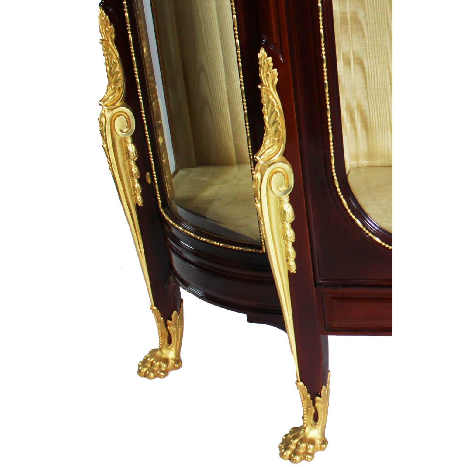 French 19th/20th Century Louis XV Style Mahogany and Gilt-Bronze Mounted Vitrine In Good Condition For Sale In Los Angeles, CA