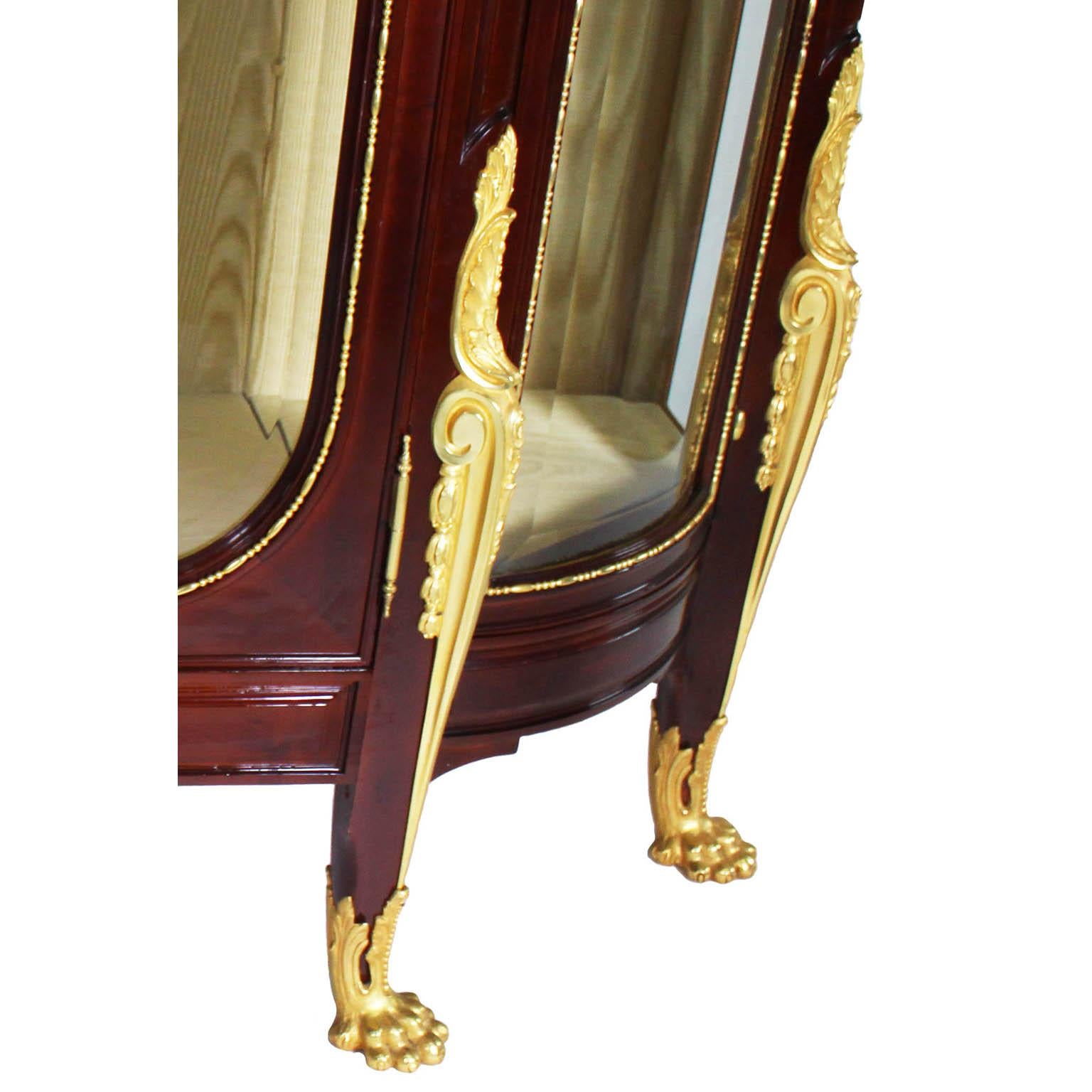 French 19th/20th Century Louis XV Style Mahogany and Gilt-Bronze Mounted Vitrine For Sale 1
