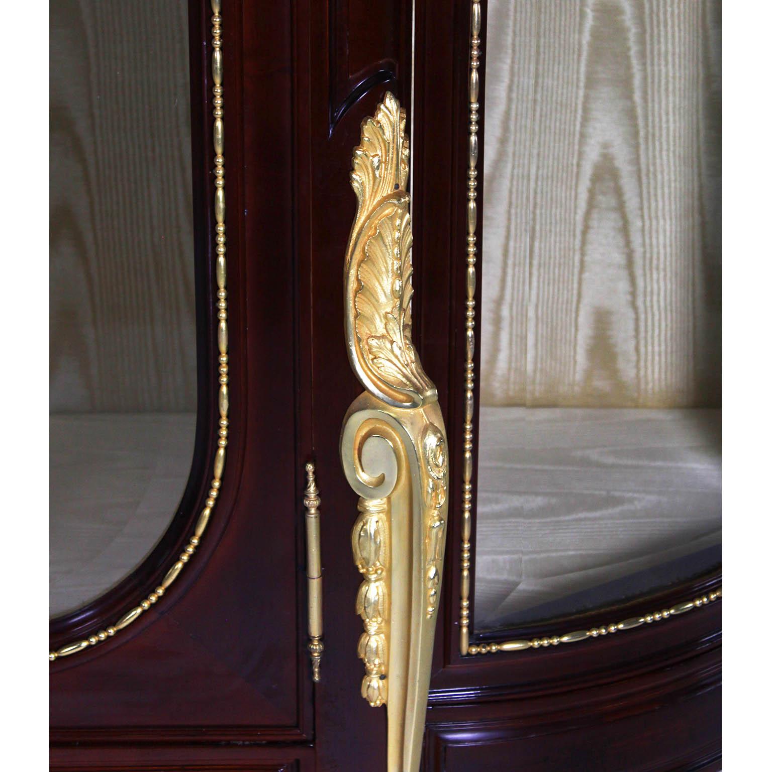 French 19th/20th Century Louis XV Style Mahogany and Gilt-Bronze Mounted Vitrine For Sale 3