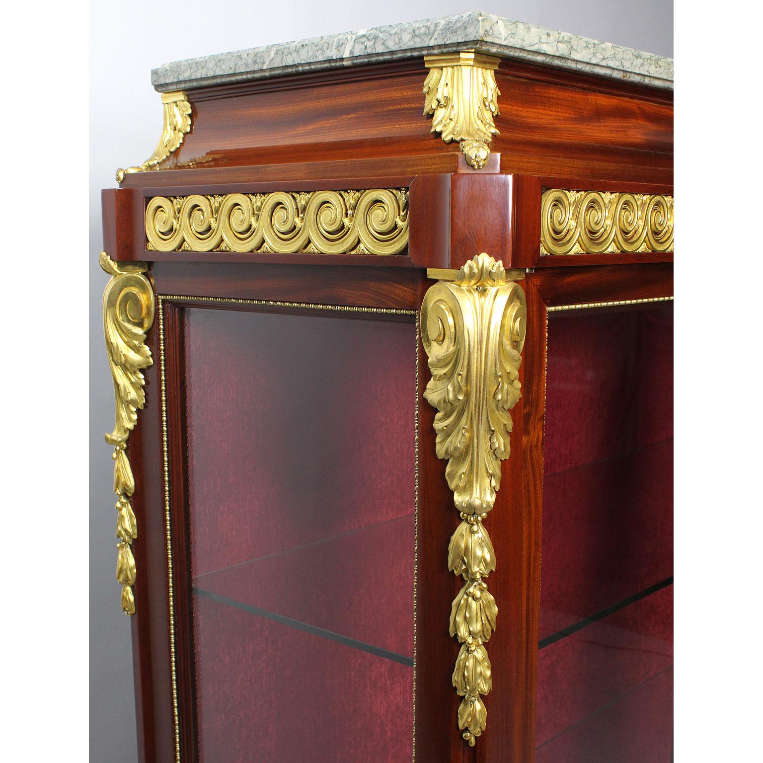 French 19th-20th Century Louis XV Style Mahogany and Ormolu Mounted Vitrine In Good Condition For Sale In Los Angeles, CA