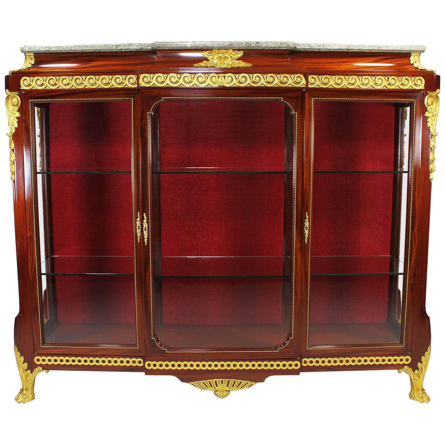 French 19th-20th Century Louis XV Style Mahogany and Ormolu Mounted Vitrine For Sale