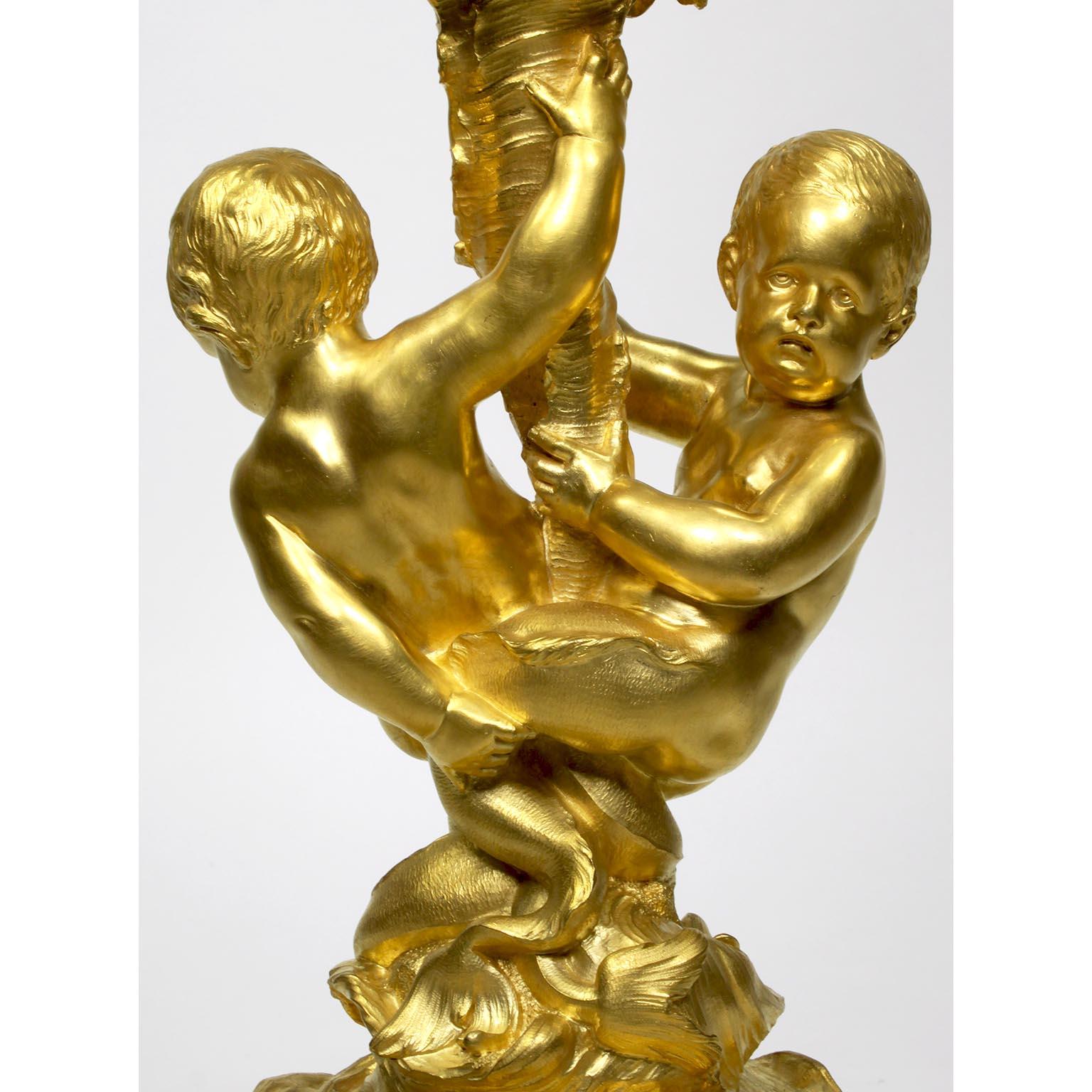 Doré Candélabre sirène française de style Louis XV du 19e-20e siècle en bronze doré et marbre blanc en vente