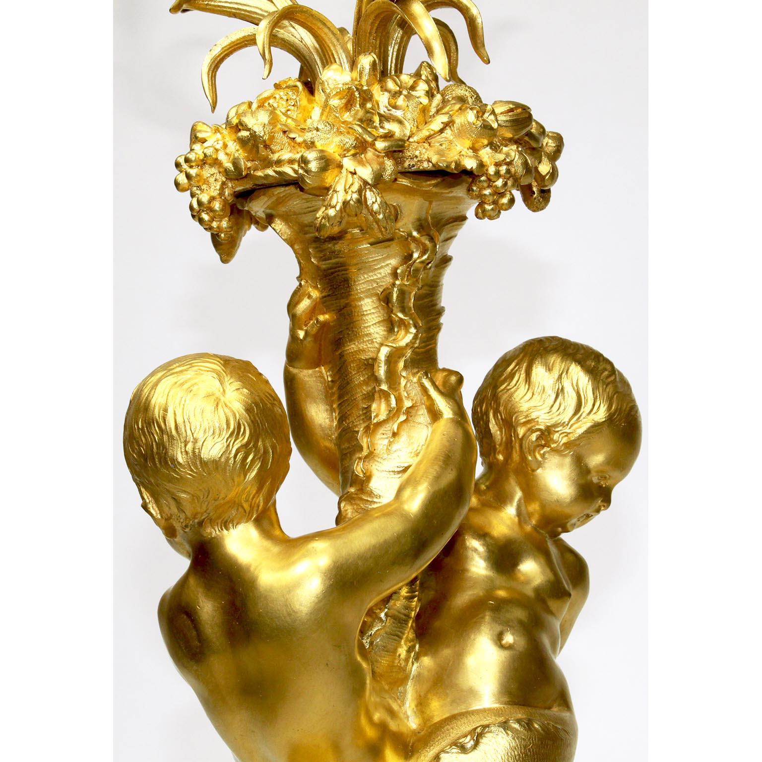 Candélabre sirène française de style Louis XV du 19e-20e siècle en bronze doré et marbre blanc Bon état - En vente à Los Angeles, CA