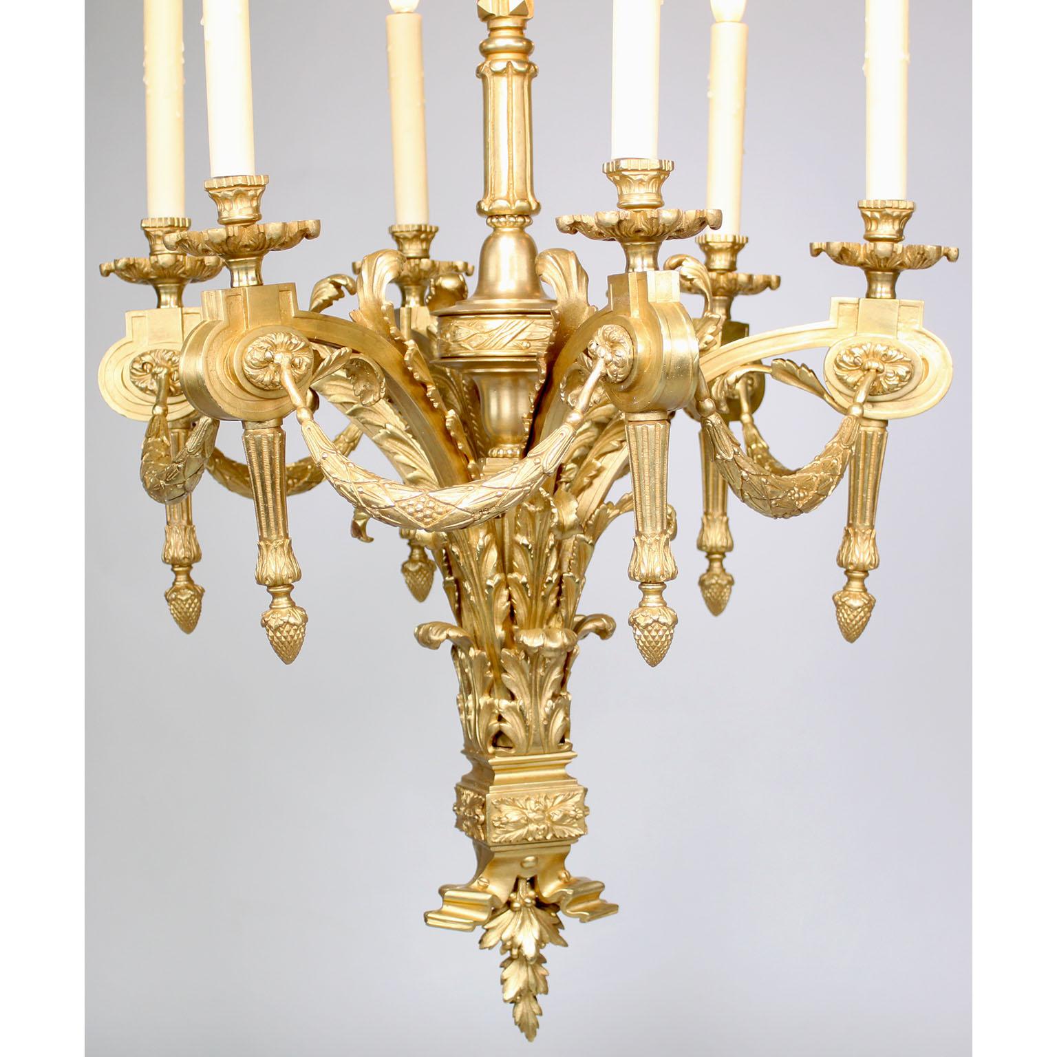 Doré Lustre français à six lumières de style Louis XVI en bronze doré du XIXe-XXe siècle en vente
