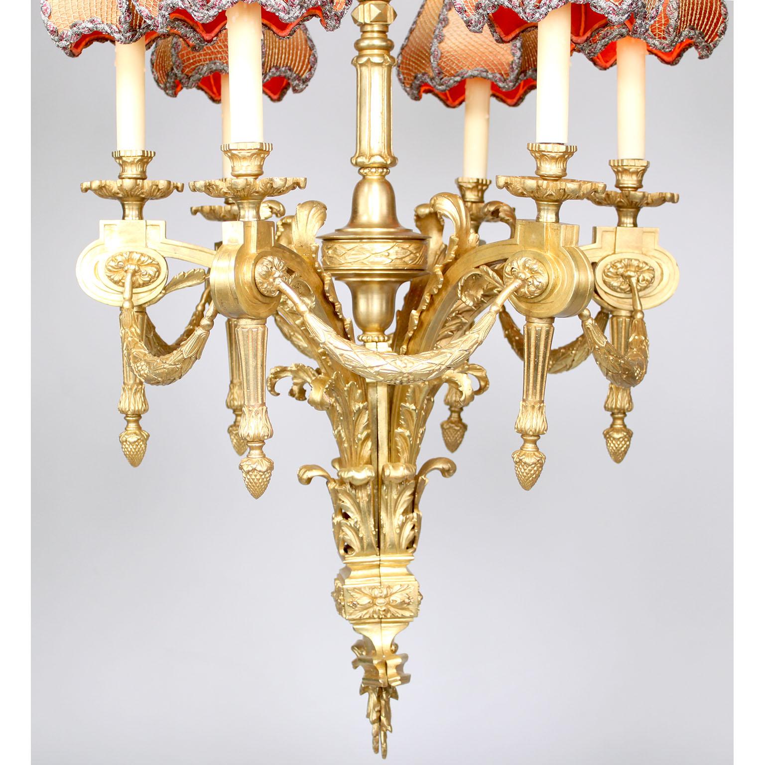 20ième siècle Lustre français à six lumières de style Louis XVI en bronze doré du XIXe-XXe siècle en vente