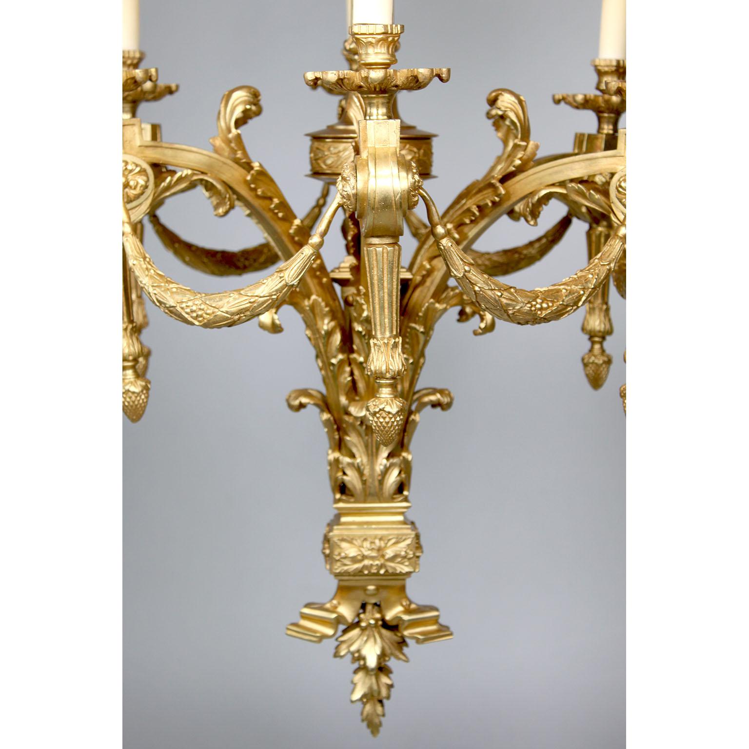 Bronze Lustre français à six lumières de style Louis XVI en bronze doré du XIXe-XXe siècle en vente