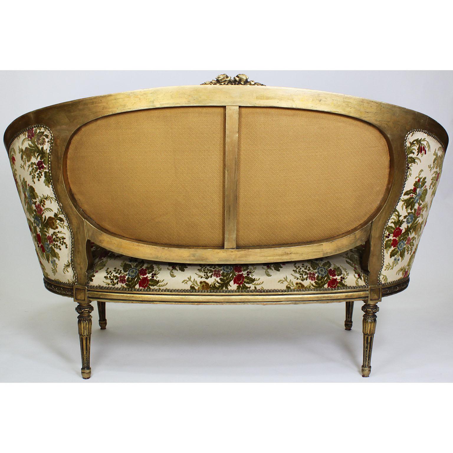 Suite de salon de 3 pièces de style Louis XVI du 19e-20e siècle en bois doré sculpté en vente 8