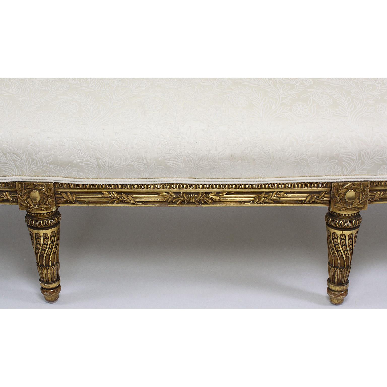 French 19th-20th Century Louis XVI Style Giltwood Carved Settee, François Linke For Sale 5