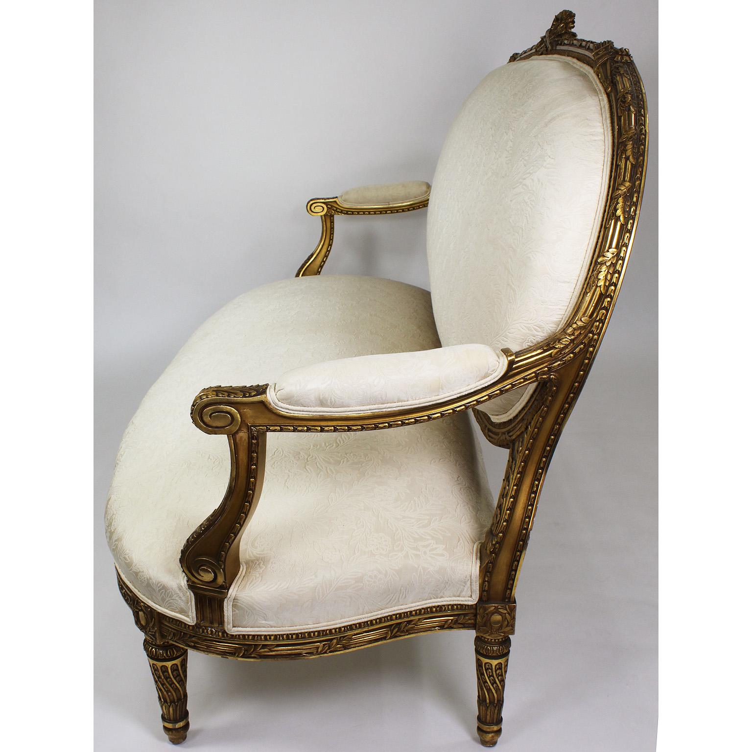 French 19th-20th Century Louis XVI Style Giltwood Carved Settee, François Linke For Sale 6