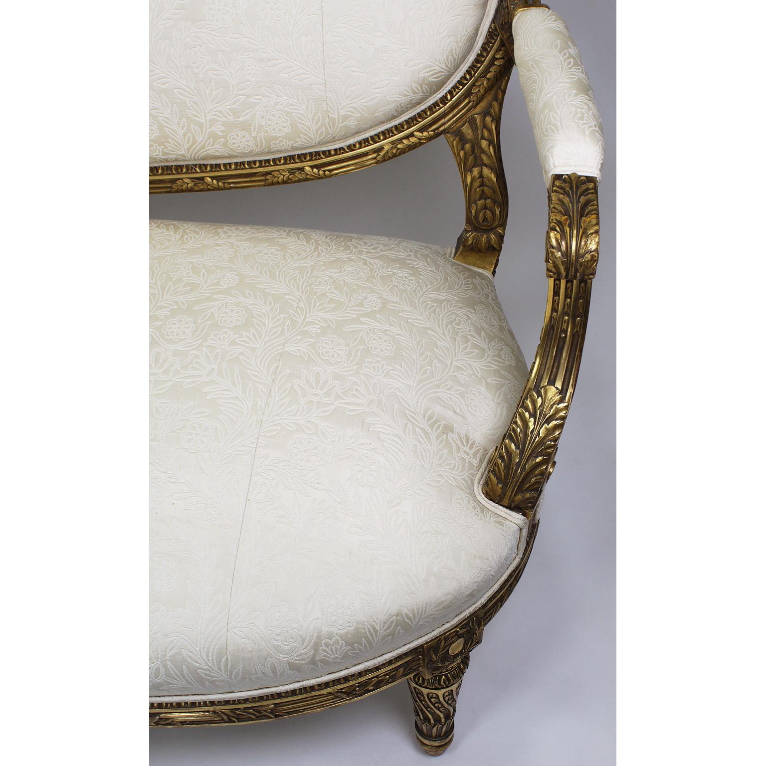 French 19th-20th Century Louis XVI Style Giltwood Carved Settee, François Linke For Sale 2