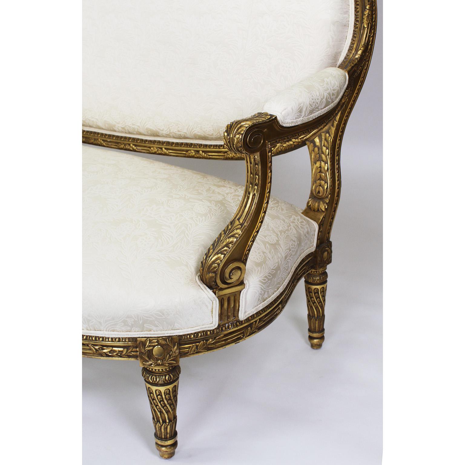 French 19th-20th Century Louis XVI Style Giltwood Carved Settee, François Linke For Sale 3