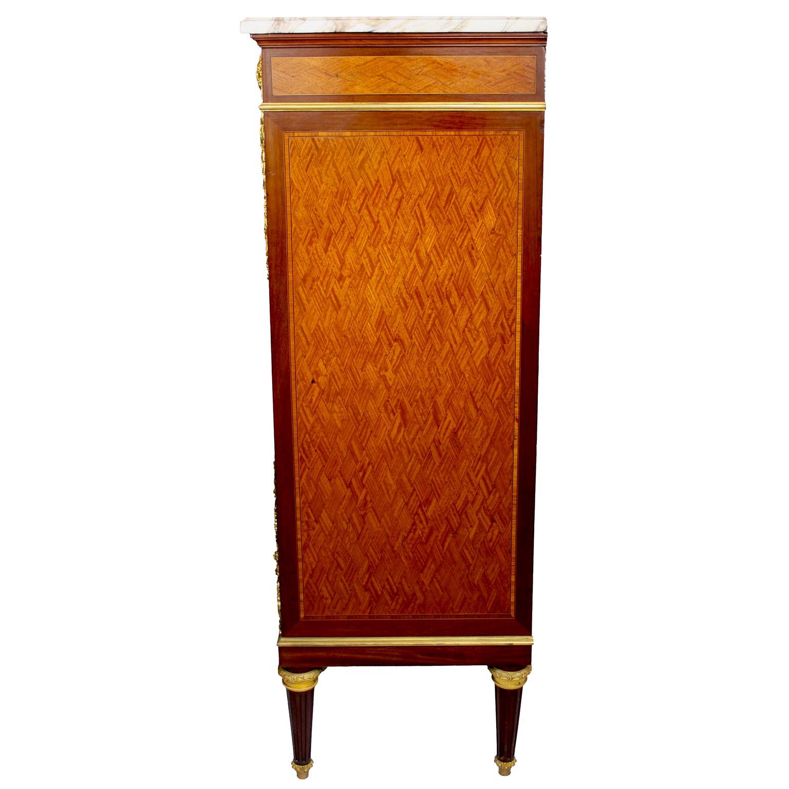 Französische Louis XVI Stil Ormolu montiert & Tulipwood Vitrine Kabinett im Angebot 5