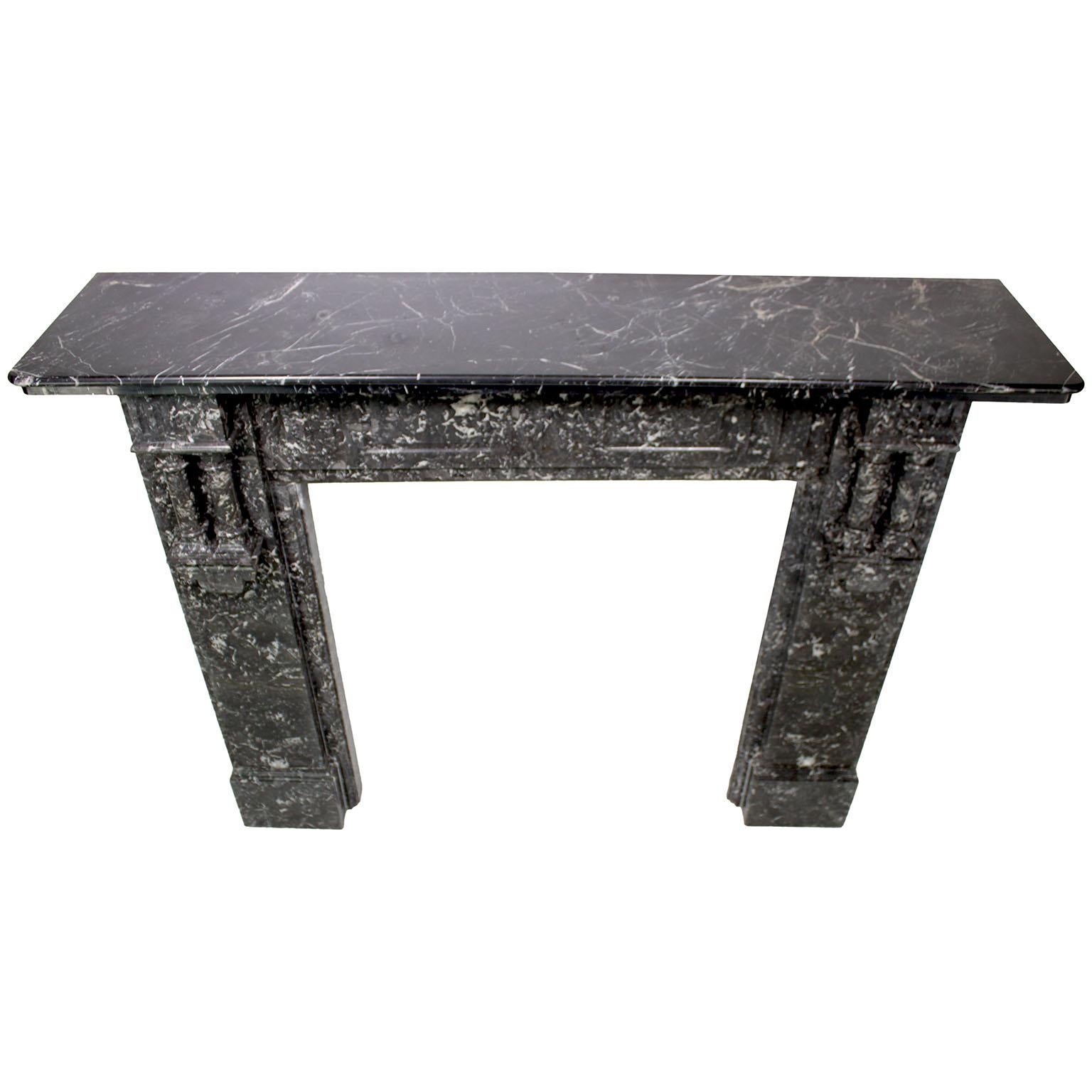 Caminetto francese del XIX-XX secolo in stile Luigi XVI con venature in marmo grigio in vendita 3
