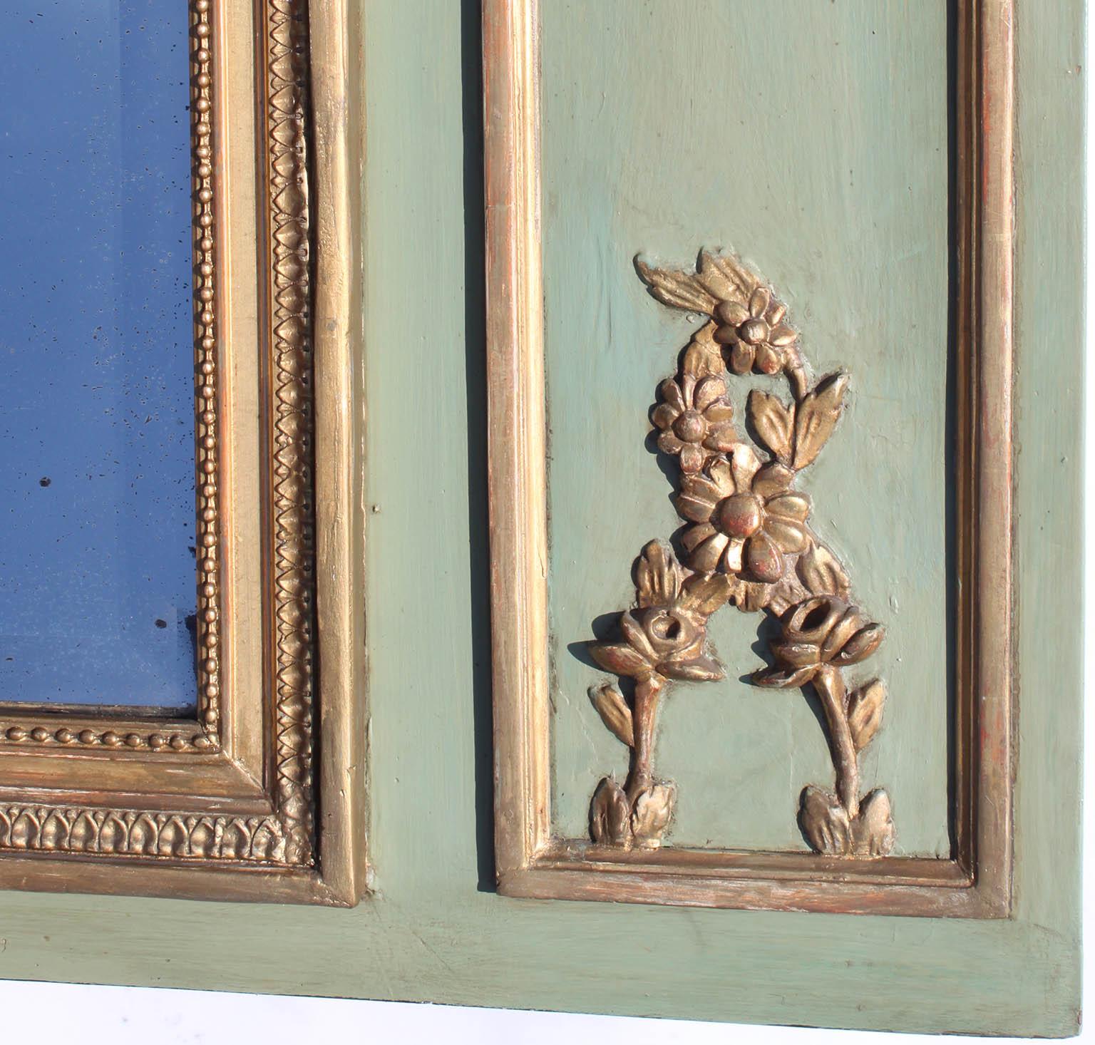 Toile Cadre de miroir Trumeau de style Louis XVI du 19e-20e siècle, doré à la feuille et vert en vente