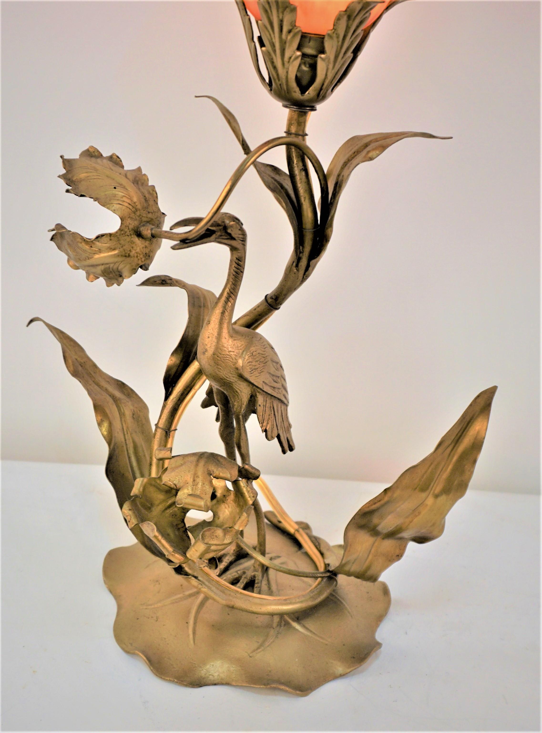 Französische Jugendstil-Tischlampe mit Bronzefuß aus dem späten 19. Jahrhundert und Kunstglasschirm aus dem frühen 20.