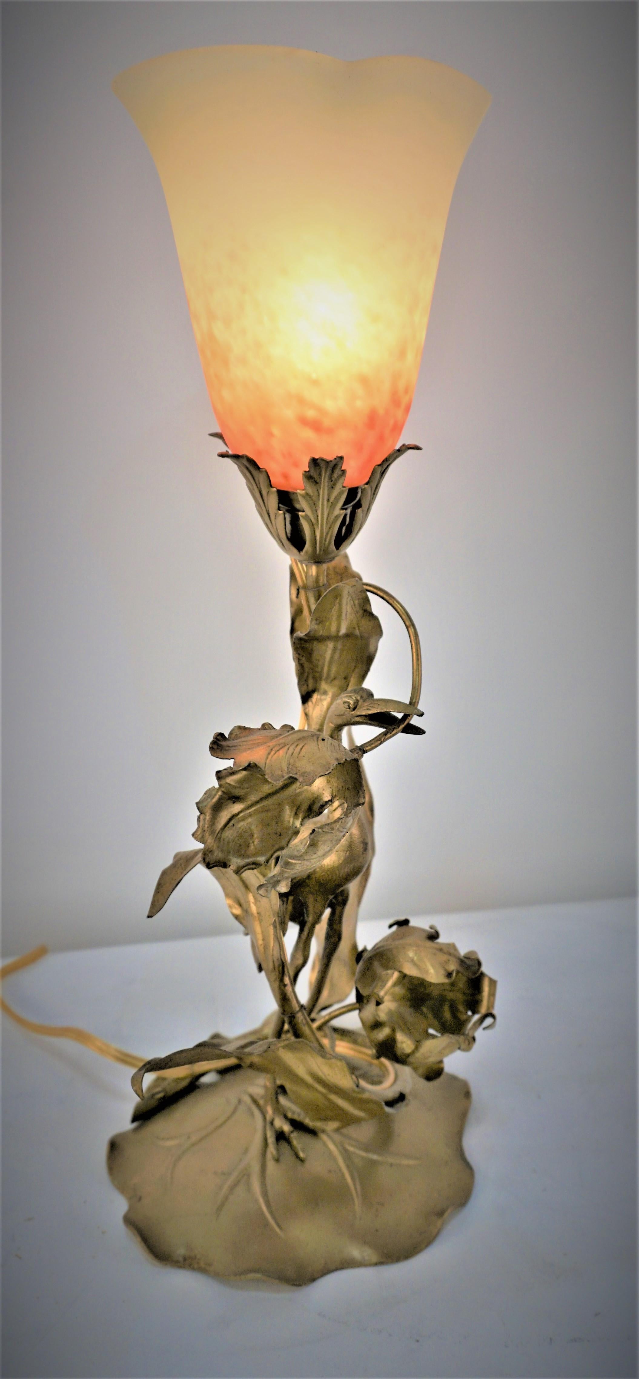 French 19th bronze Bird and Art Glass Table Lamp In Good Condition For Sale In Fairfax, VA