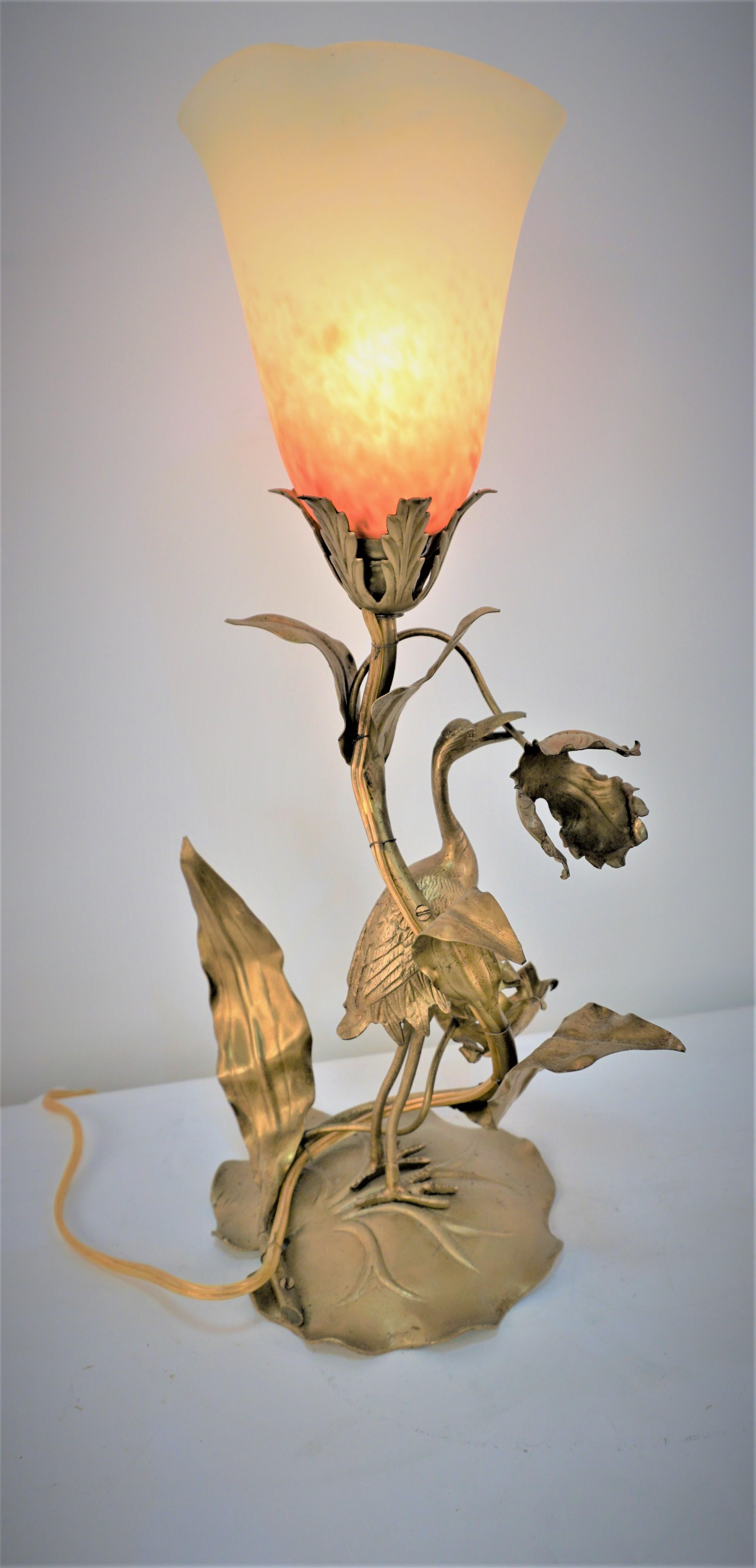 Early 20th Century French 19th bronze Bird and Art Glass Table Lamp For Sale