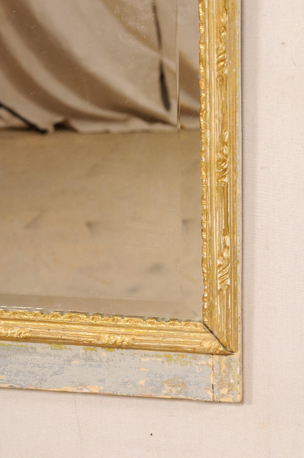 Miroir rectangulaire sculpté et peint du 19ème siècle, juste un peu moins de 4 pieds de haut en vente 1