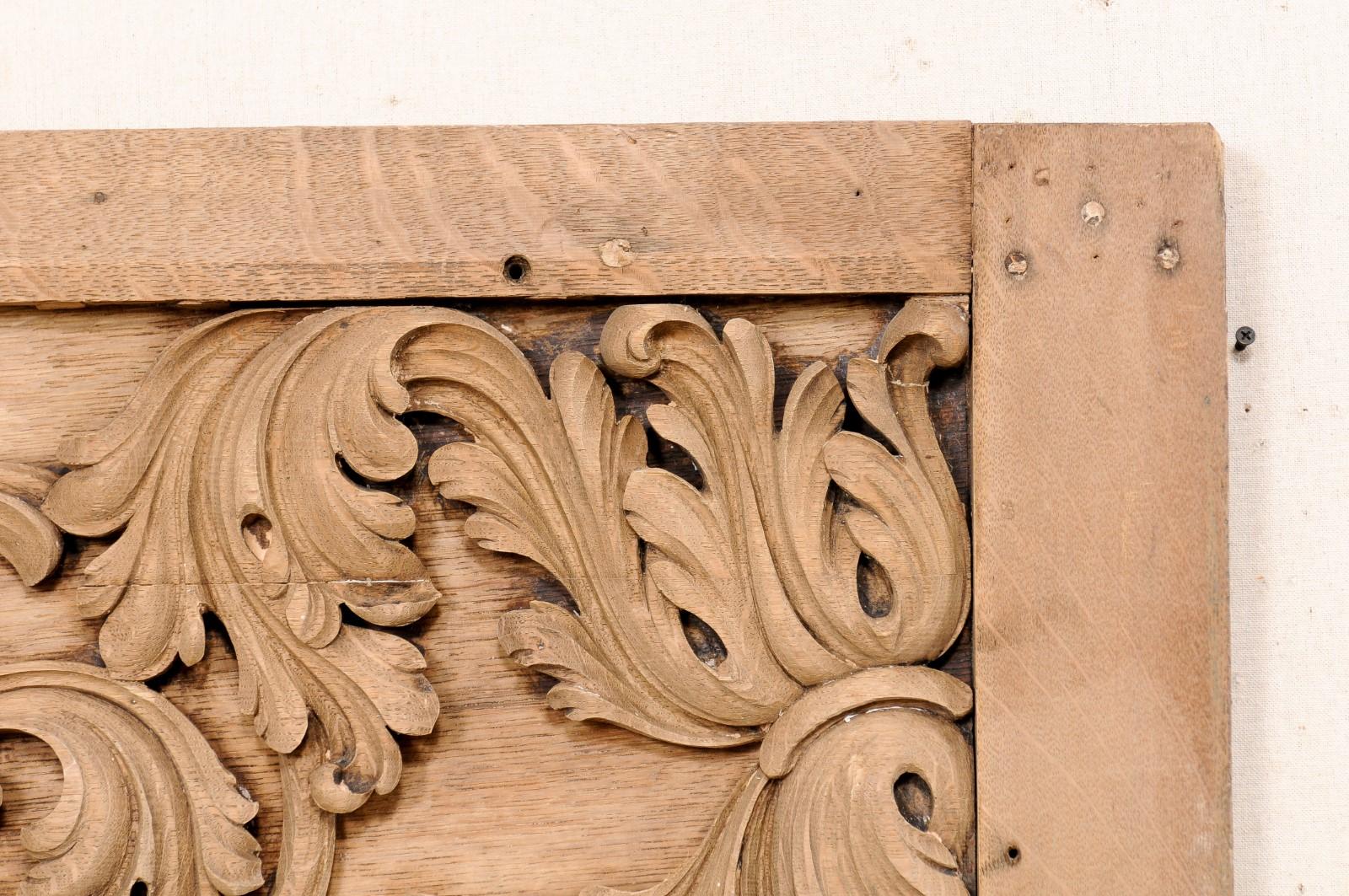 Plaque française du 19ème siècle en bois sculpté, de forme rectangulaire en vente 3