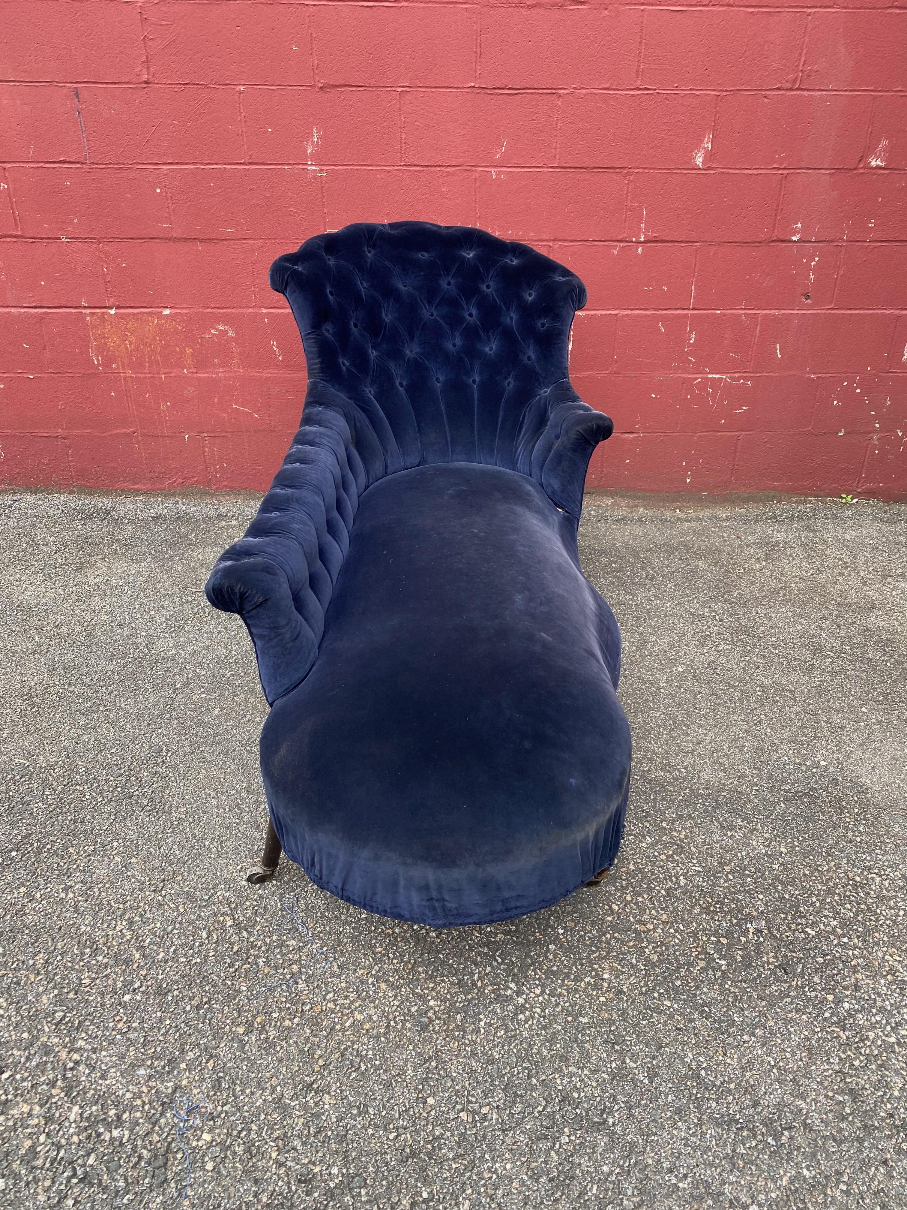 French 19th C. Chaise Longue in Blue Velvet 1