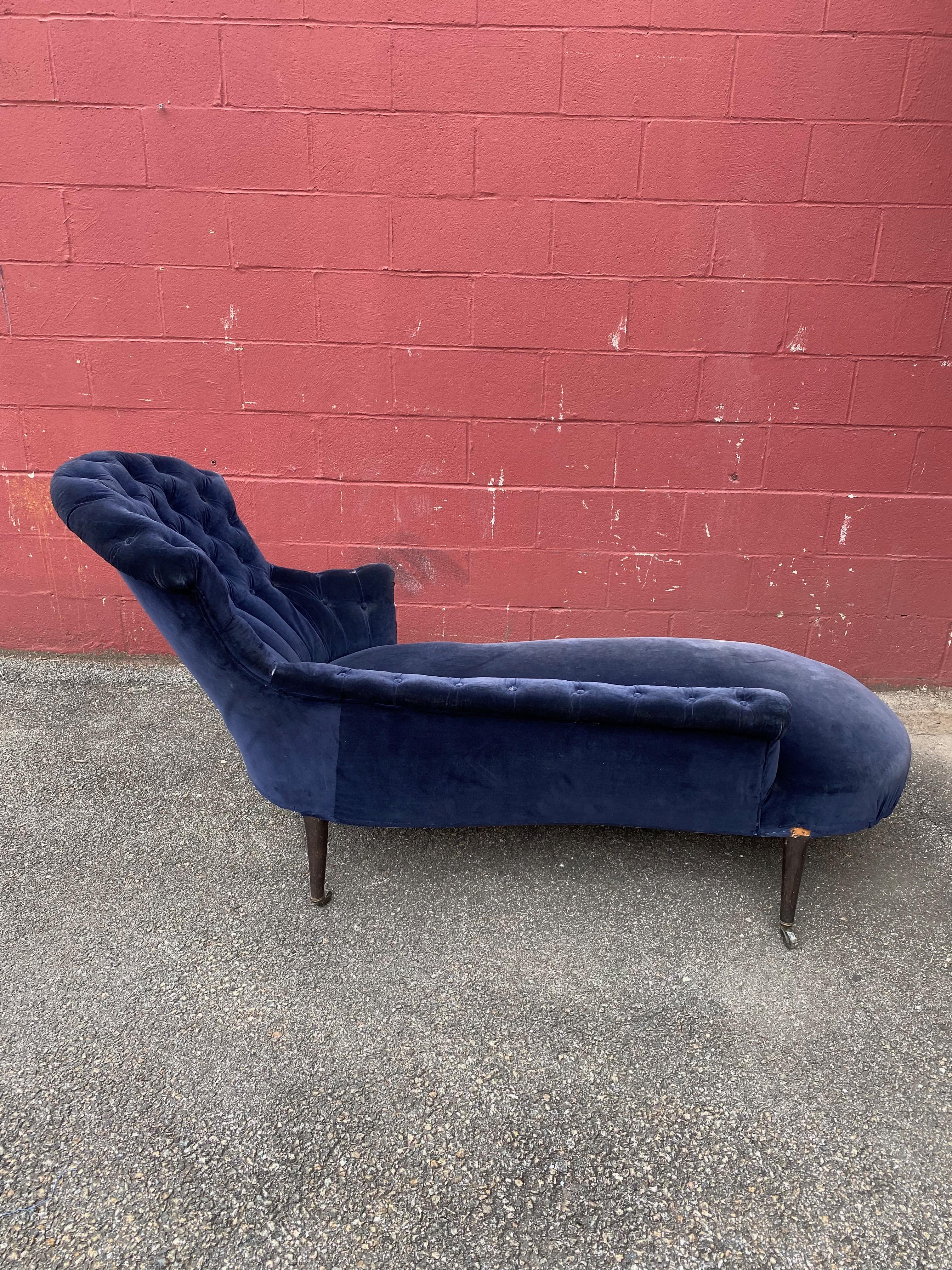 French 19th C. Chaise Longue in Blue Velvet 2