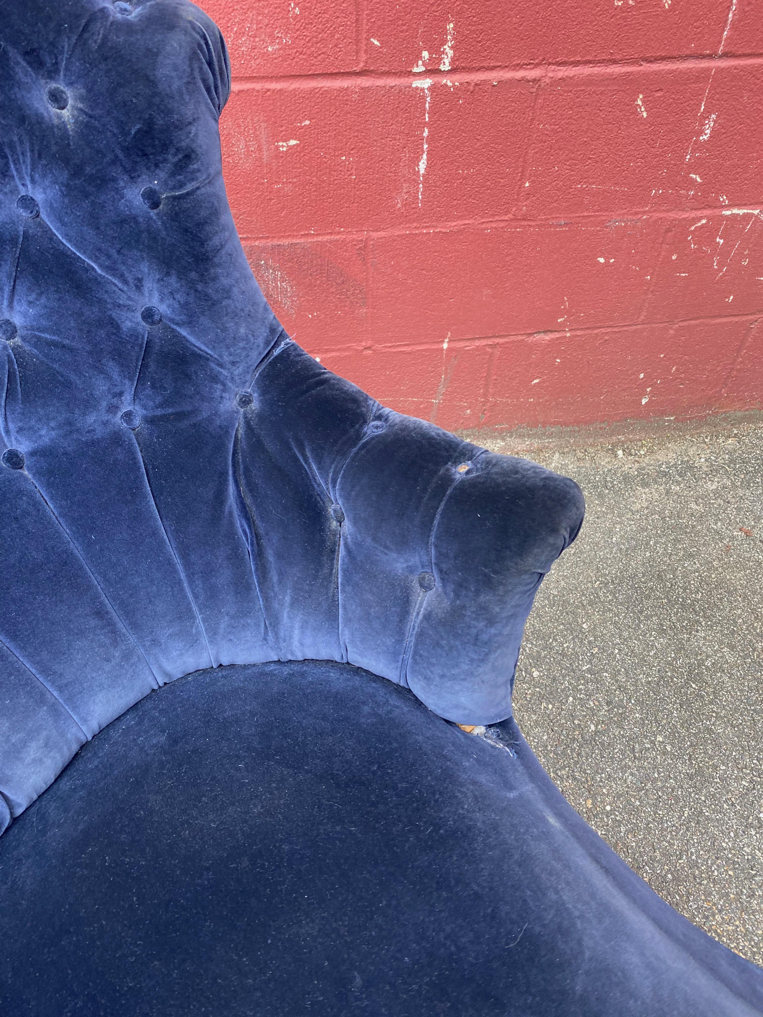 French 19th C. Chaise Longue in Blue Velvet 4