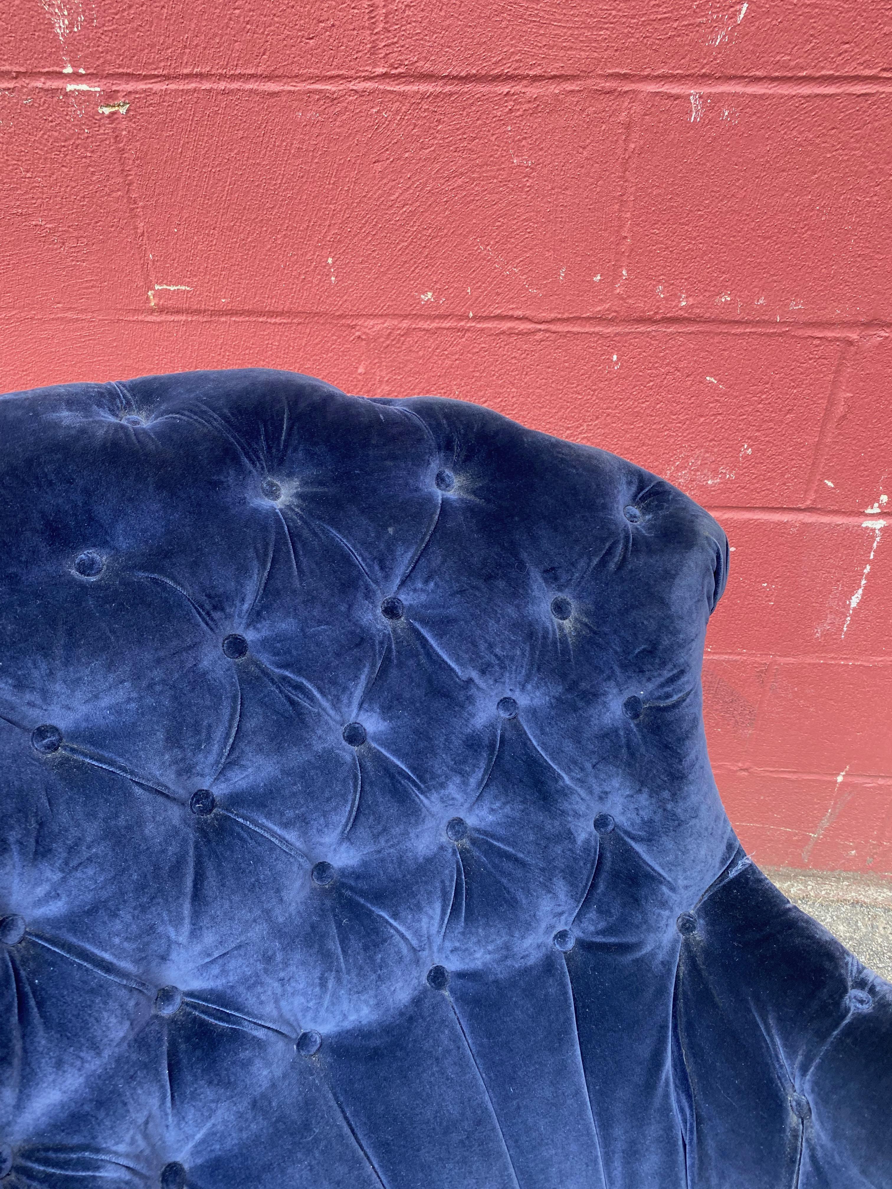 French 19th C. Chaise Longue in Blue Velvet 5