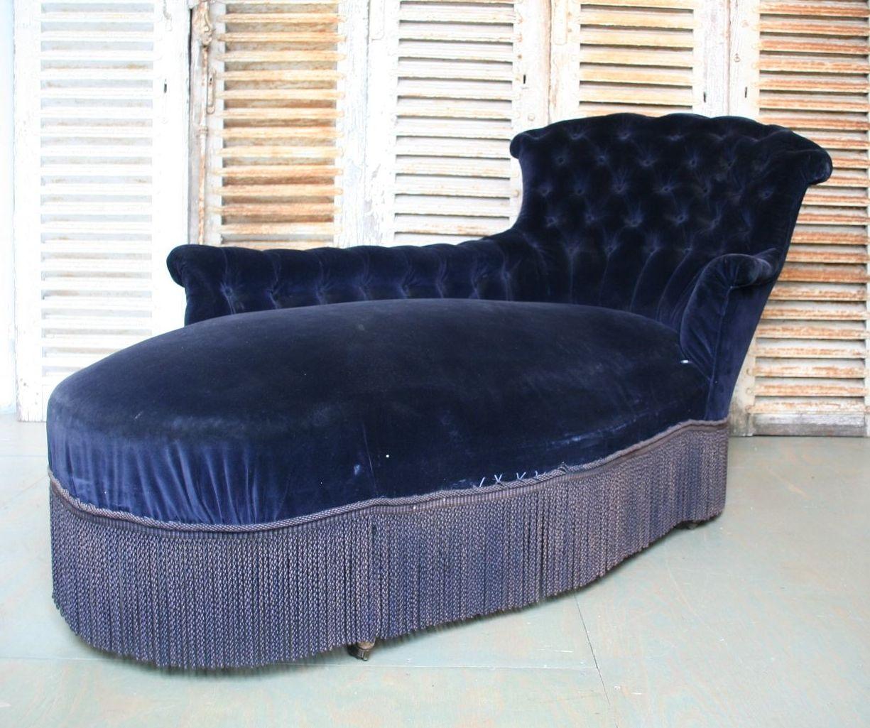 French 19th C. Chaise Longue in Blue Velvet 8
