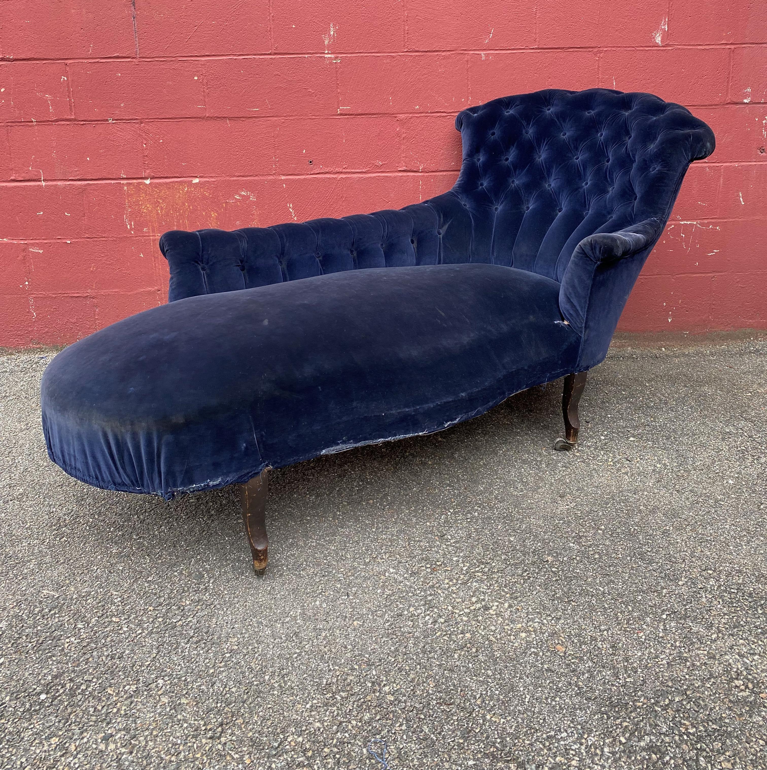 French 19th C. Chaise Longue in Blue Velvet In Distressed Condition In Buchanan, NY