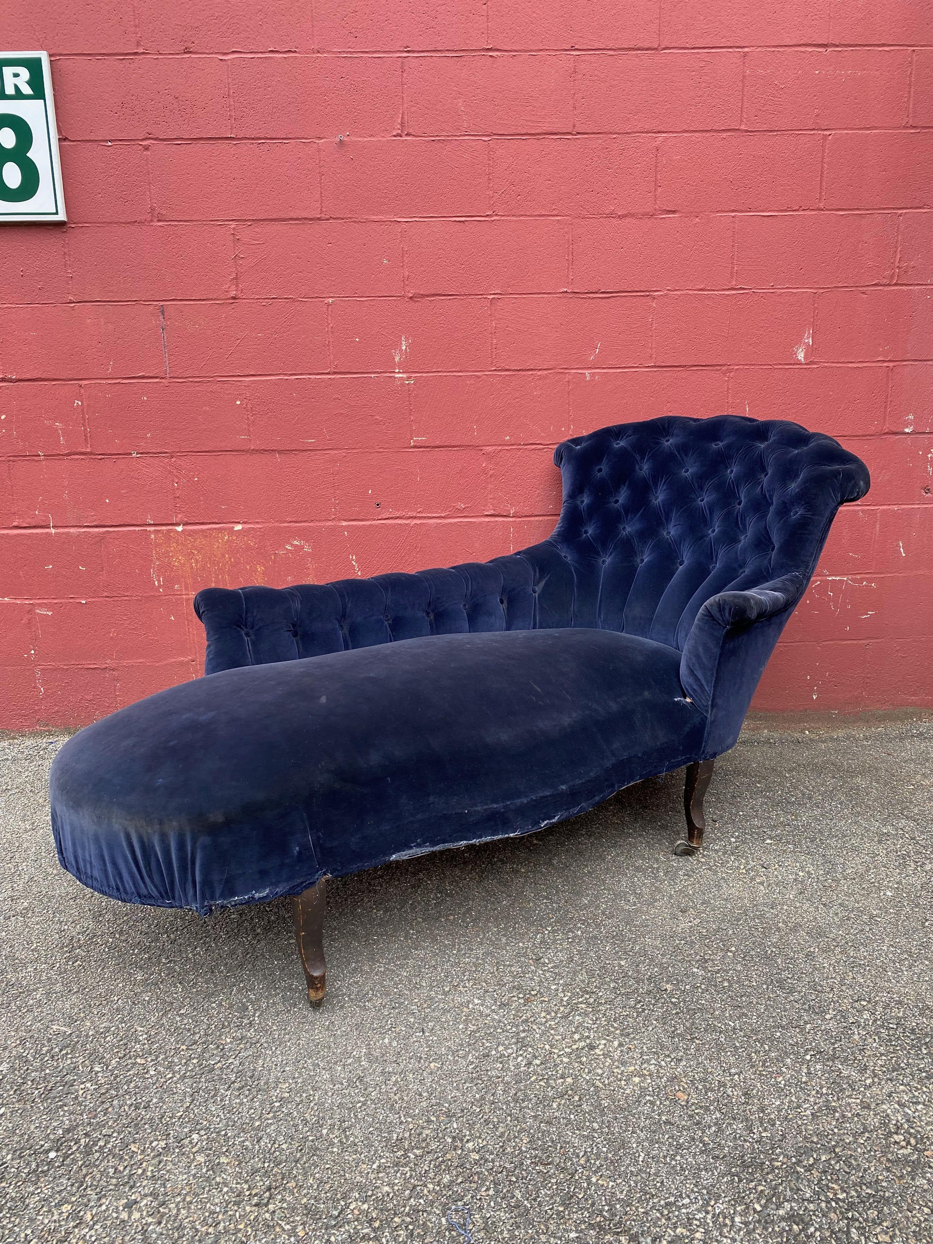 19th Century French 19th C. Chaise Longue in Blue Velvet