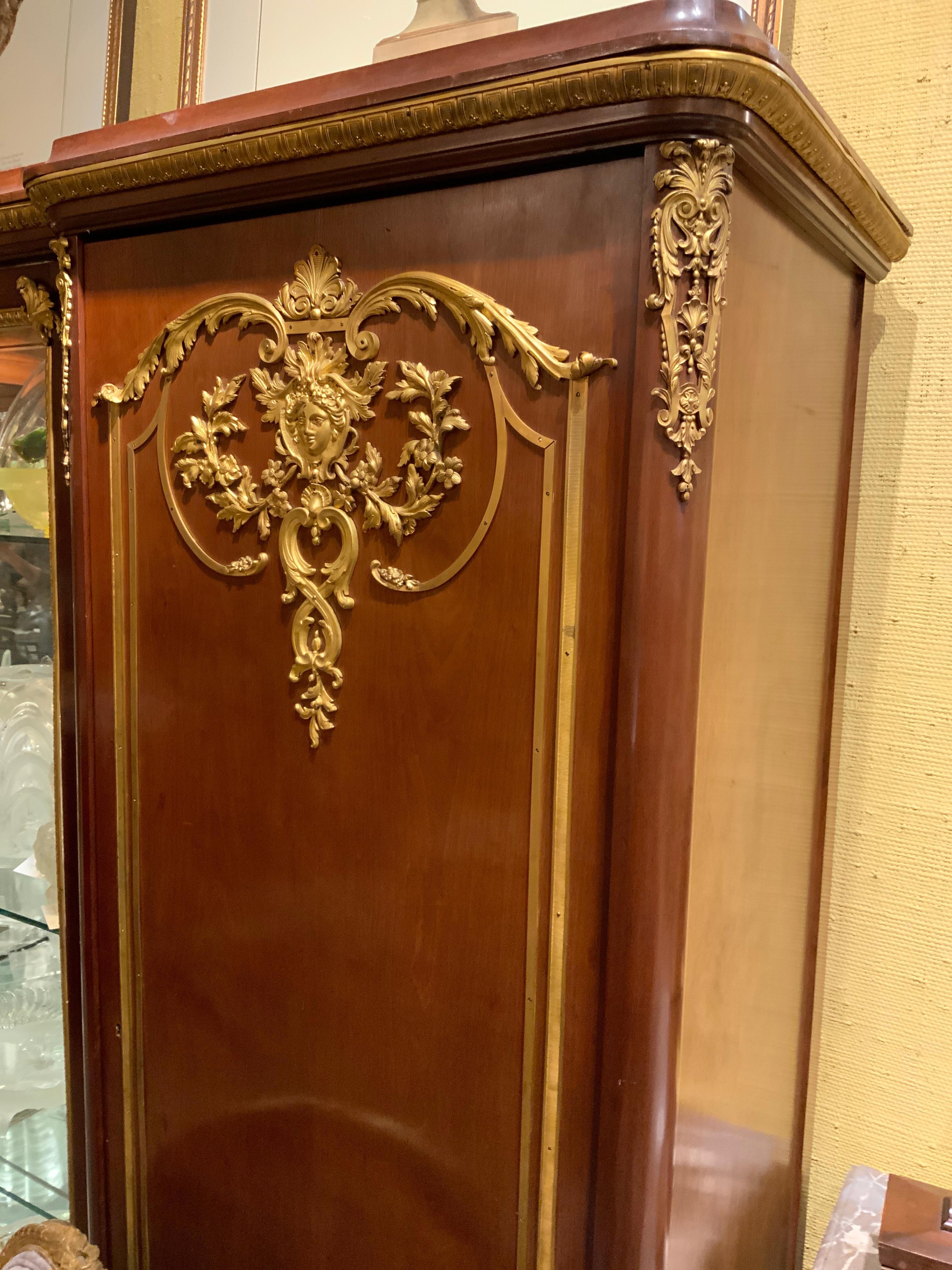 French 19th c.  Walnut  Display Cabinet, Louis XVI- style , bronze dore mounts  For Sale 2