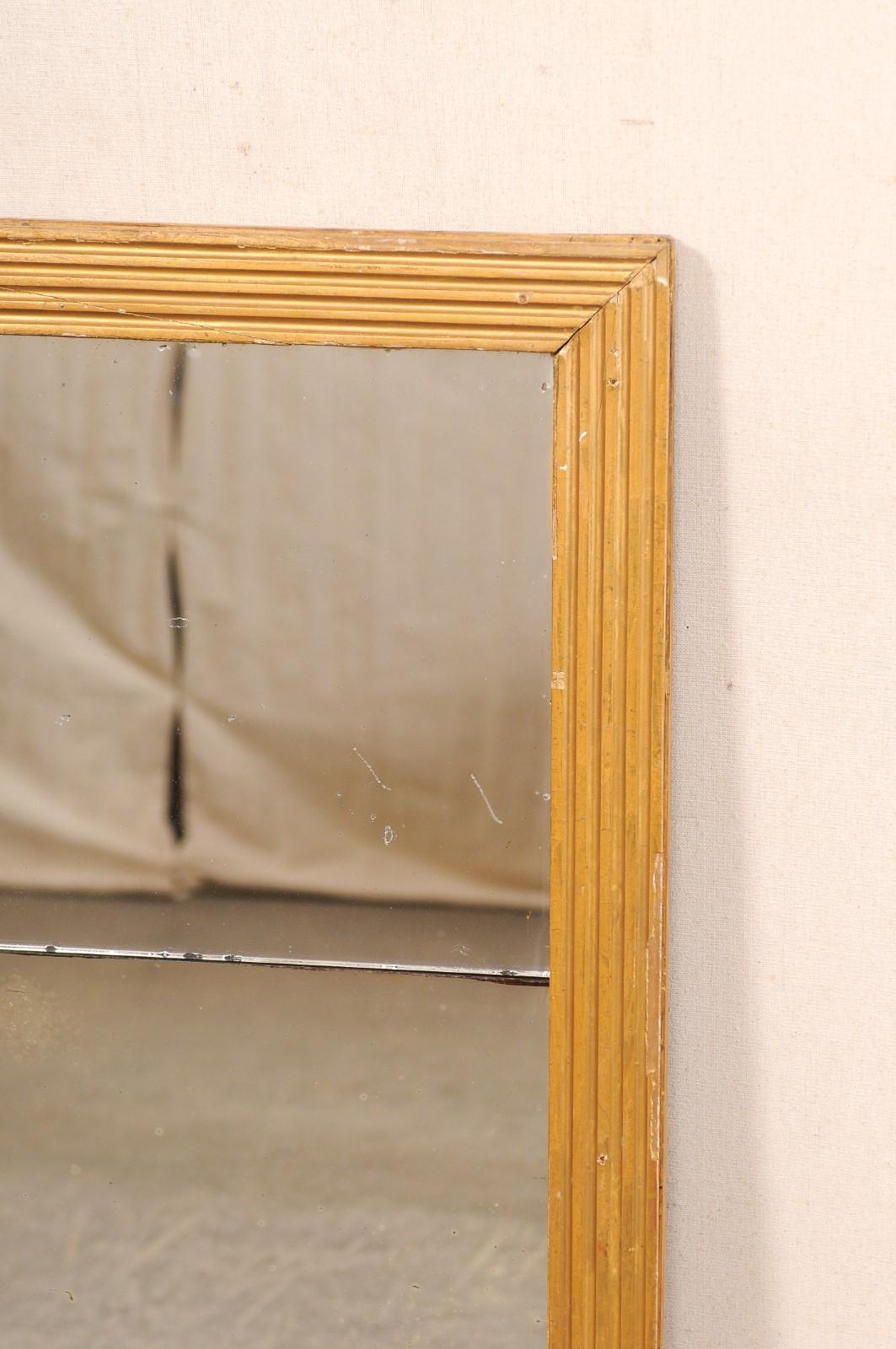 XIXe siècle Miroir français du 19ème siècle avec contour linéaire sculpté en flûte et verre d'origine en vente