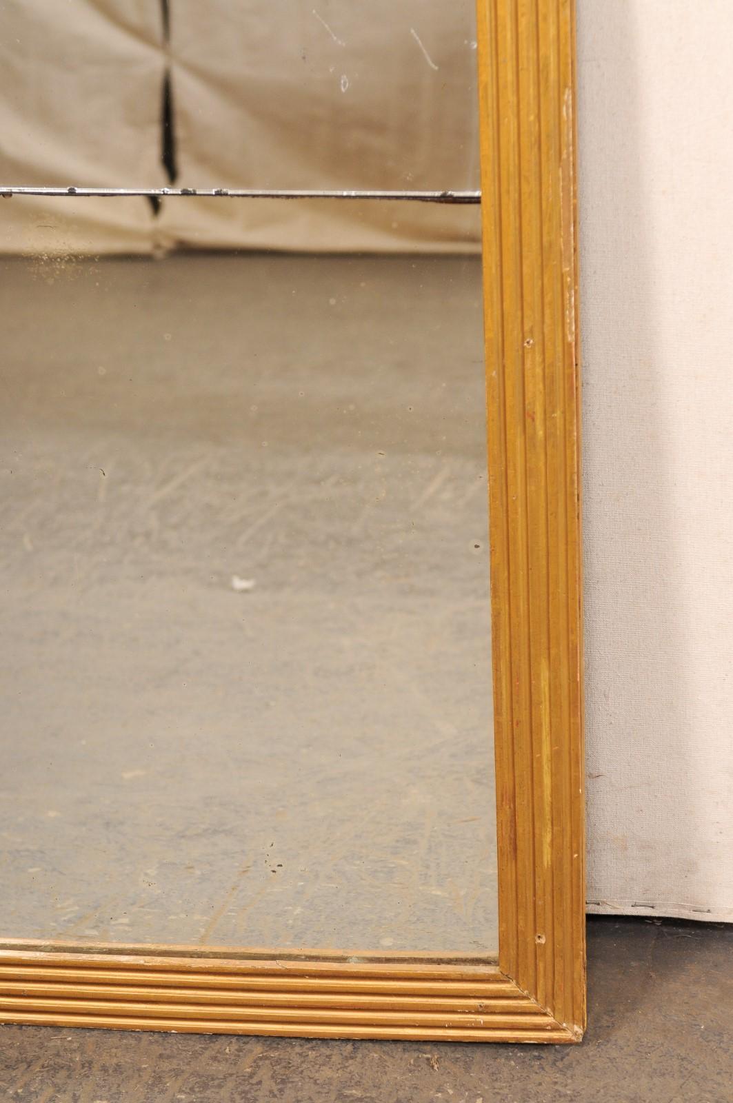 Bois Miroir français du 19ème siècle avec contour linéaire sculpté en flûte et verre d'origine en vente