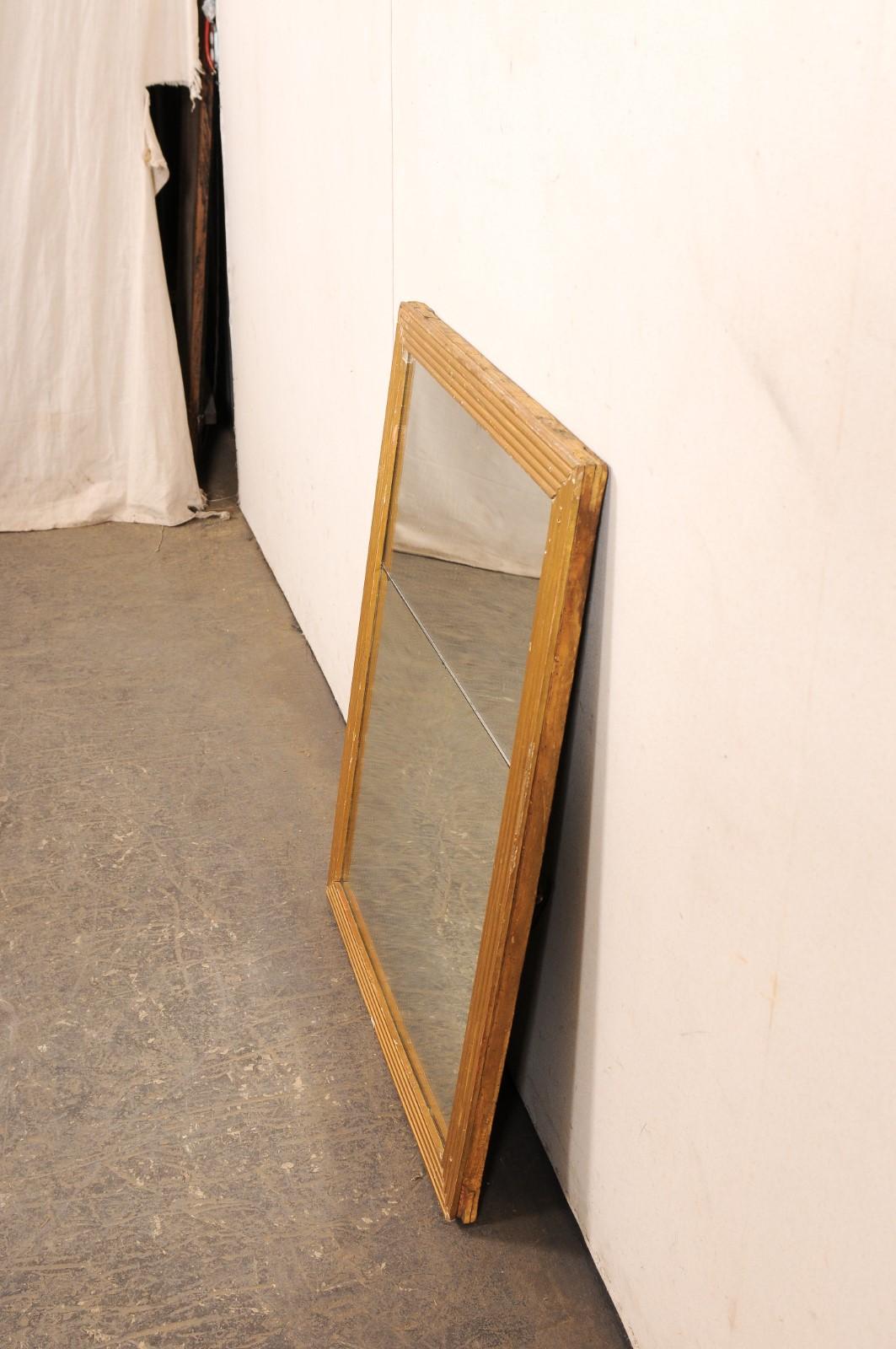 Miroir français du 19ème siècle avec contour linéaire sculpté en flûte et verre d'origine en vente 1