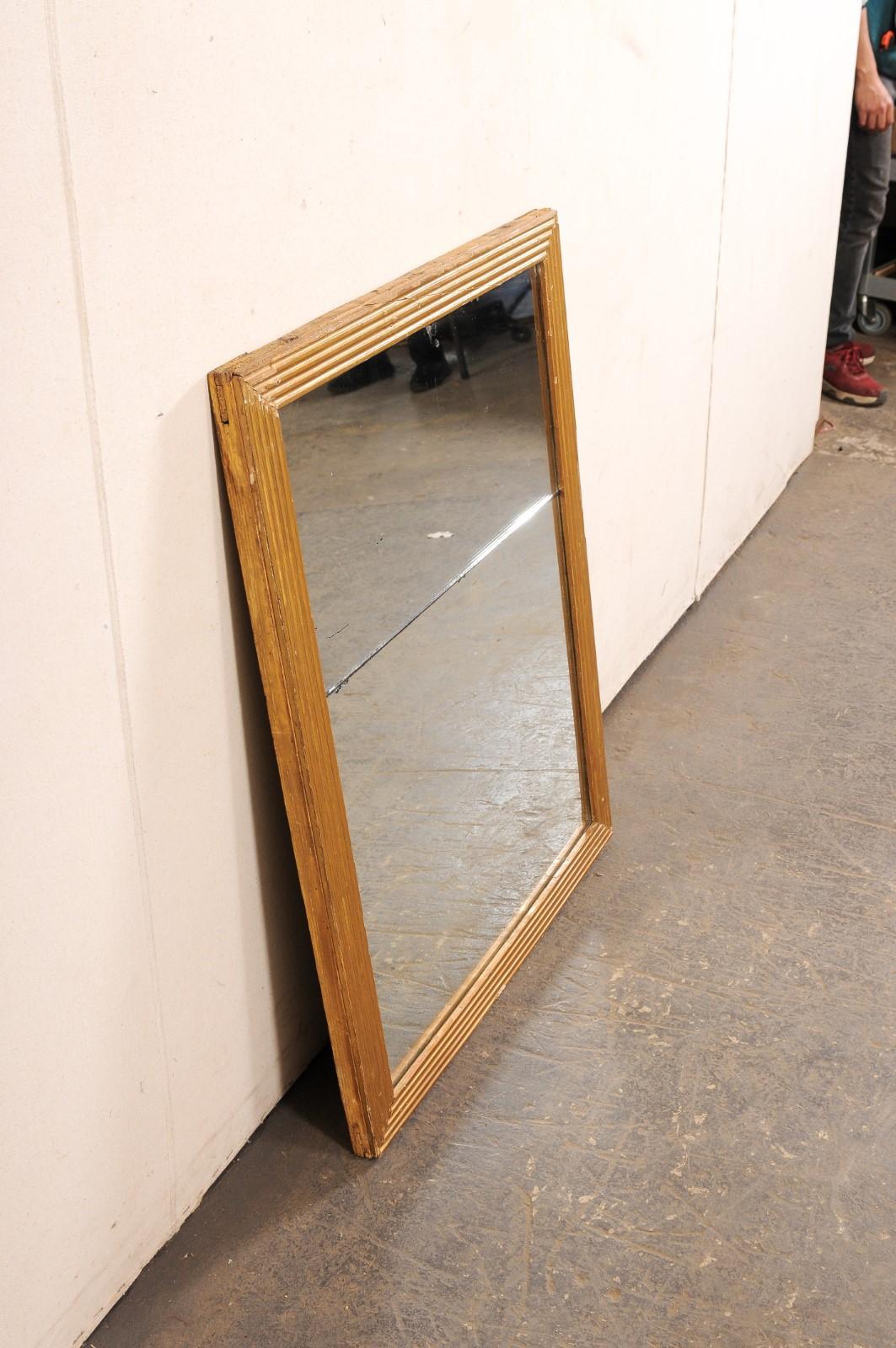 Miroir français du 19ème siècle avec contour linéaire sculpté en flûte et verre d'origine en vente 2