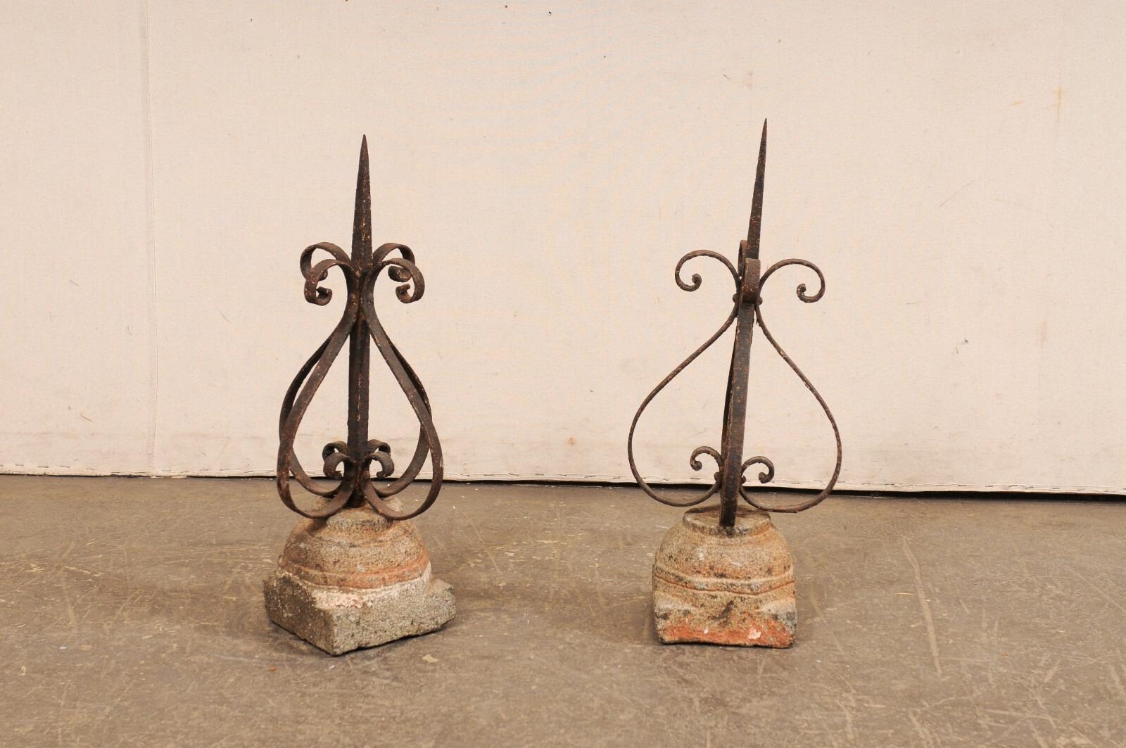 Finali in ferro francesi del XIX secolo su basi in granito in vendita 3