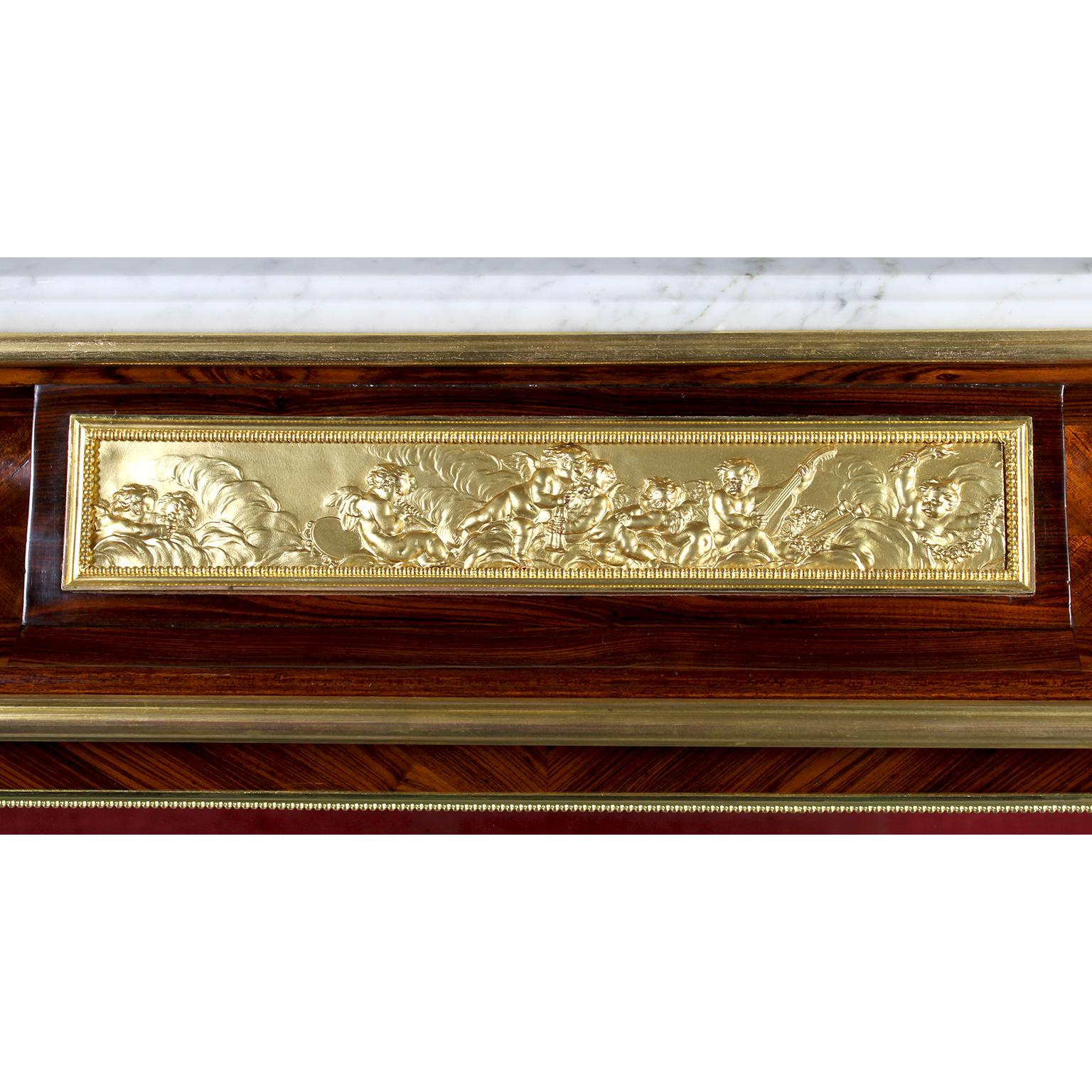 Vitrine française de style Louis XV du 19ème siècle montée en bronze doré Vernis Martin, Linke Attr en vente 6